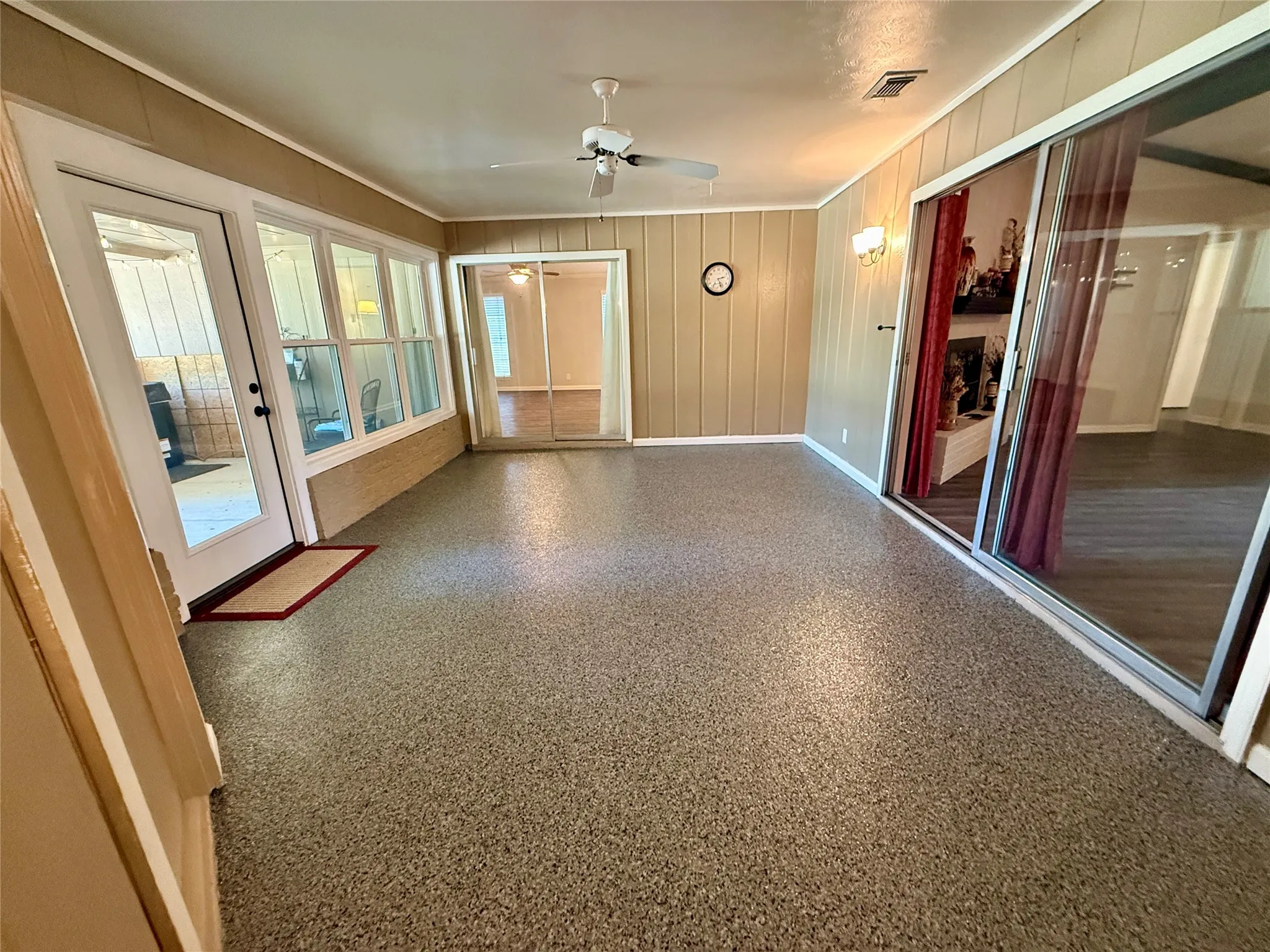 Single Family Residence For Rent in Grayson County , 3005 Anthony Drive, Sherman, Texas 75092, 4 Bedrooms, 3 Bathrooms, 2 Garage spaces, 2,461 Sqft, built in 1973, Price $2,750, mls#21339816, Real Estate Agent in Sherman, Homes For Rent in Grayson county, Homes For Rent in Sherman, Realtor in Sherman Texas, Real Estate Brokerage Independent Realty Texas, Luminita Cordes Realtor