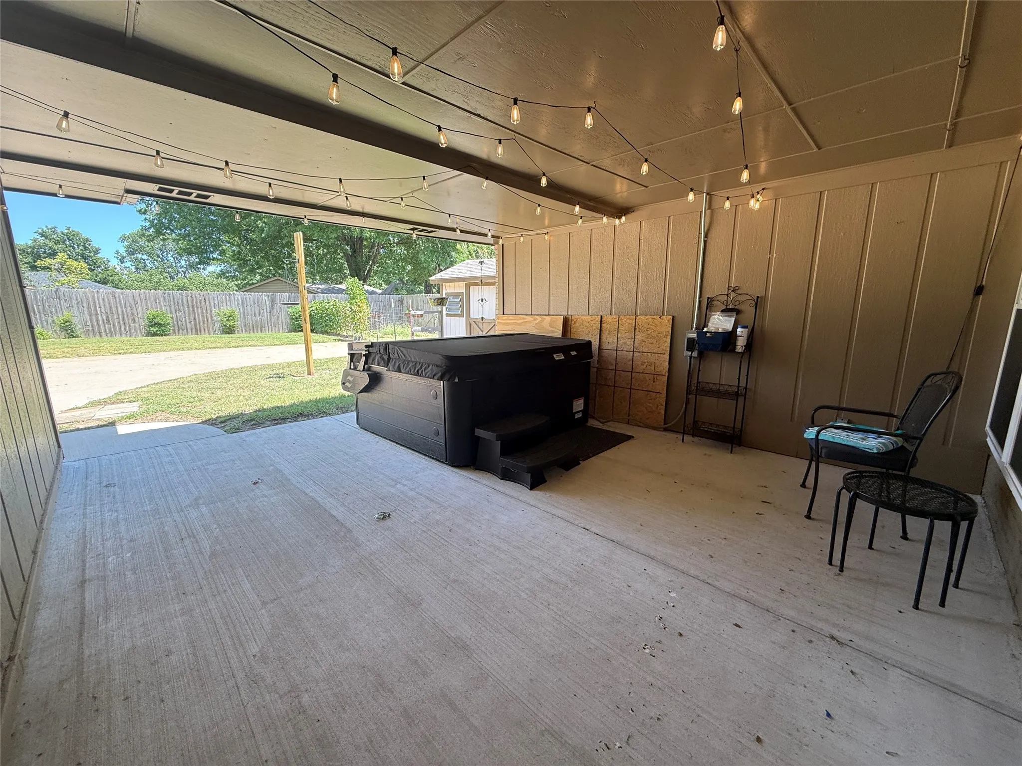 Single Family Residence For Rent in Grayson County , 3005 Anthony Drive, Sherman, Texas 75092, 4 Bedrooms, 3 Bathrooms, 2 Garage spaces, 2,461 Sqft, built in 1973, Price $2,750, mls#21339816, Real Estate Agent in Sherman, Homes For Rent in Grayson county, Homes For Rent in Sherman, Realtor in Sherman Texas, Real Estate Brokerage Independent Realty Texas, Luminita Cordes Realtor