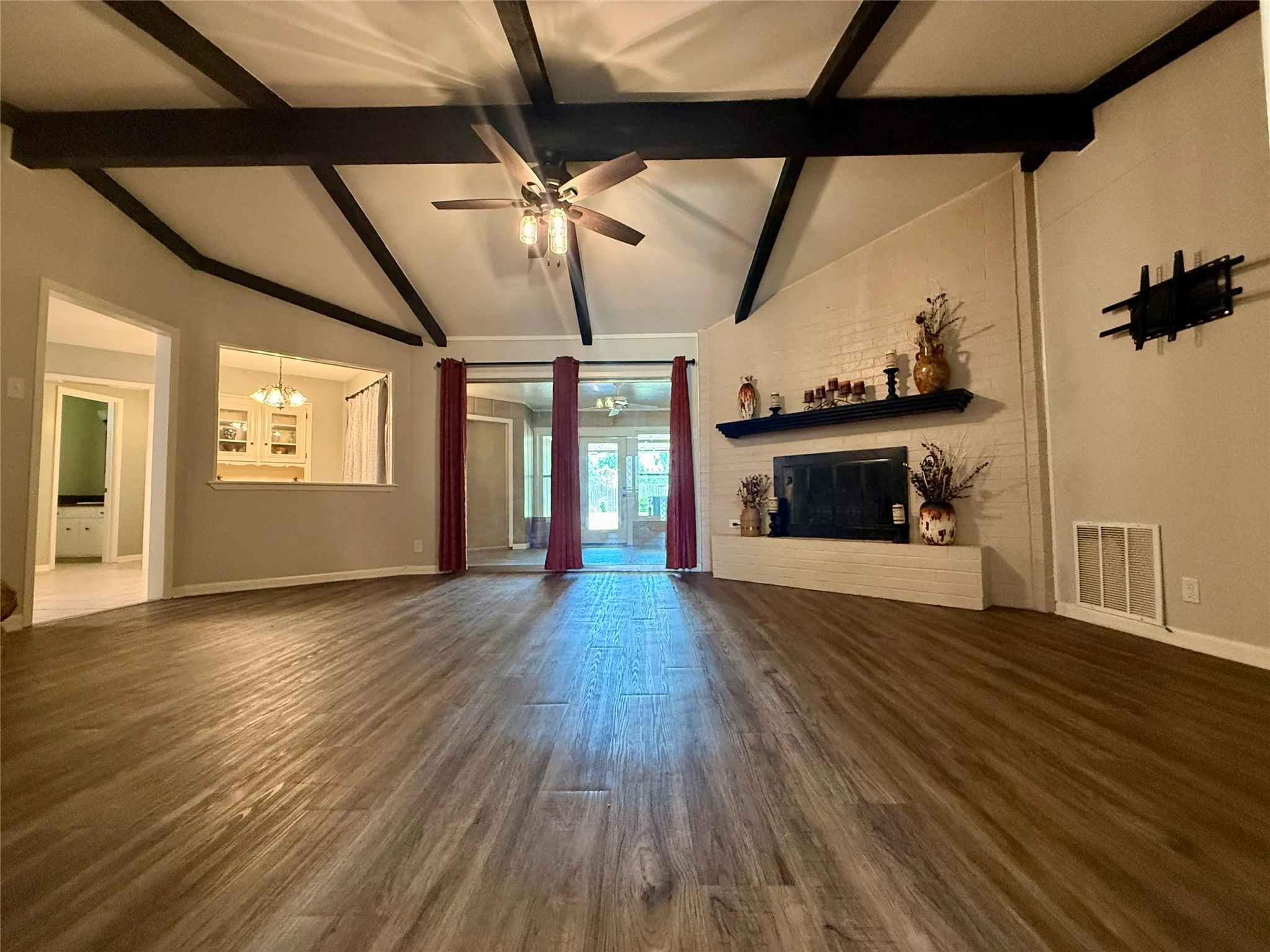 Single Family Residence For Rent in Grayson County , 3005 Anthony Drive, Sherman, Texas 75092, 4 Bedrooms, 3 Bathrooms, 2 Garage spaces, 2,461 Sqft, built in 1973, Price $2,750, mls#21339816, Real Estate Agent in Sherman, Homes For Rent in Grayson county, Homes For Rent in Sherman, Realtor in Sherman Texas, Real Estate Brokerage Independent Realty Texas, Luminita Cordes Realtor