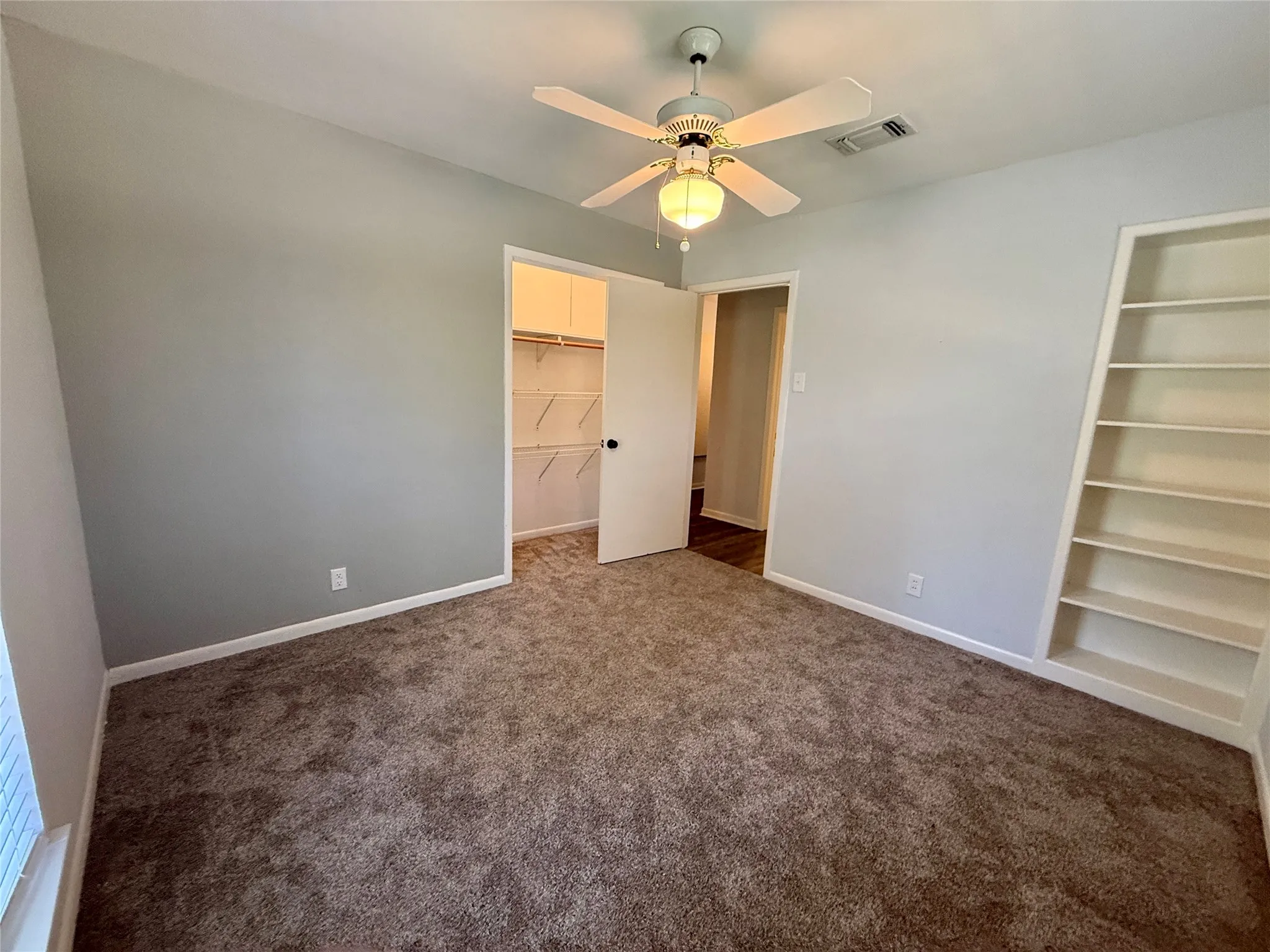 Single Family Residence For Rent in Grayson County , 3005 Anthony Drive, Sherman, Texas 75092, 4 Bedrooms, 3 Bathrooms, 2 Garage spaces, 2,461 Sqft, built in 1973, Price $2,750, mls#21339816, Real Estate Agent in Sherman, Homes For Rent in Grayson county, Homes For Rent in Sherman, Realtor in Sherman Texas, Real Estate Brokerage Independent Realty Texas, Luminita Cordes Realtor