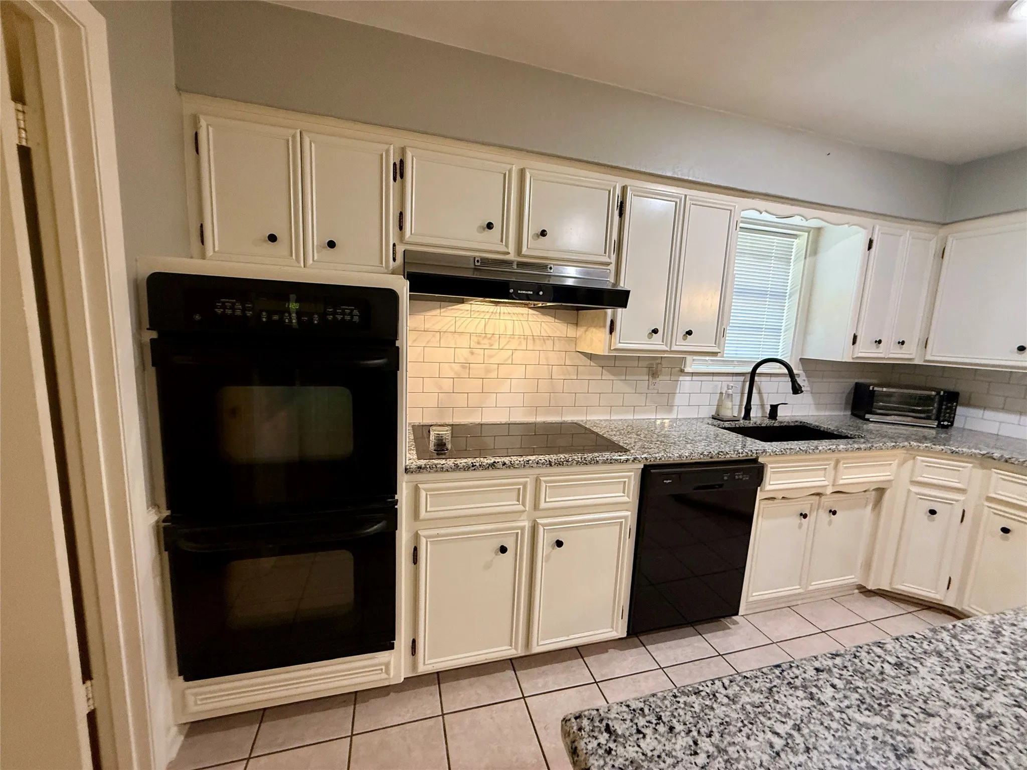 Single Family Residence For Rent in Grayson County , 3005 Anthony Drive, Sherman, Texas 75092, 4 Bedrooms, 3 Bathrooms, 2 Garage spaces, 2,461 Sqft, built in 1973, Price $2,750, mls#21339816, Real Estate Agent in Sherman, Homes For Rent in Grayson county, Homes For Rent in Sherman, Realtor in Sherman Texas, Real Estate Brokerage Independent Realty Texas, Luminita Cordes Realtor