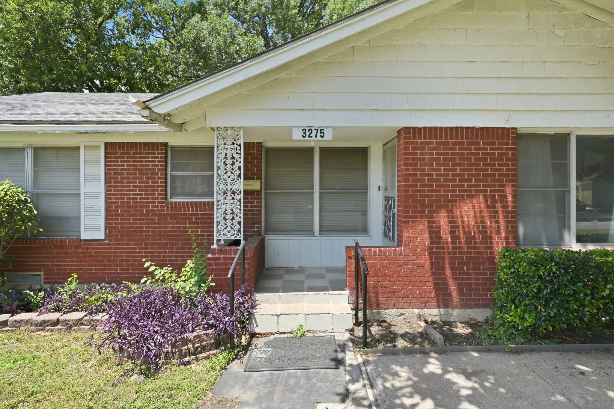 Single Family Residence For Sale in Dallas County , 3275 S Edgefield Avenue, Dallas, Texas 75224, 4 Bedroom, 3 Bathroom, Garage spaces, 2,370 Sqft, built in 1954, mls#21339110, Real Estate Agent in Dallas, Homes For Sale in Dallas county, Homes For Sale in Dallas, Realtor in Dallas Texas, Real Estate Brokerage Independent Realty Texas, Luminita Cordes Realtor
