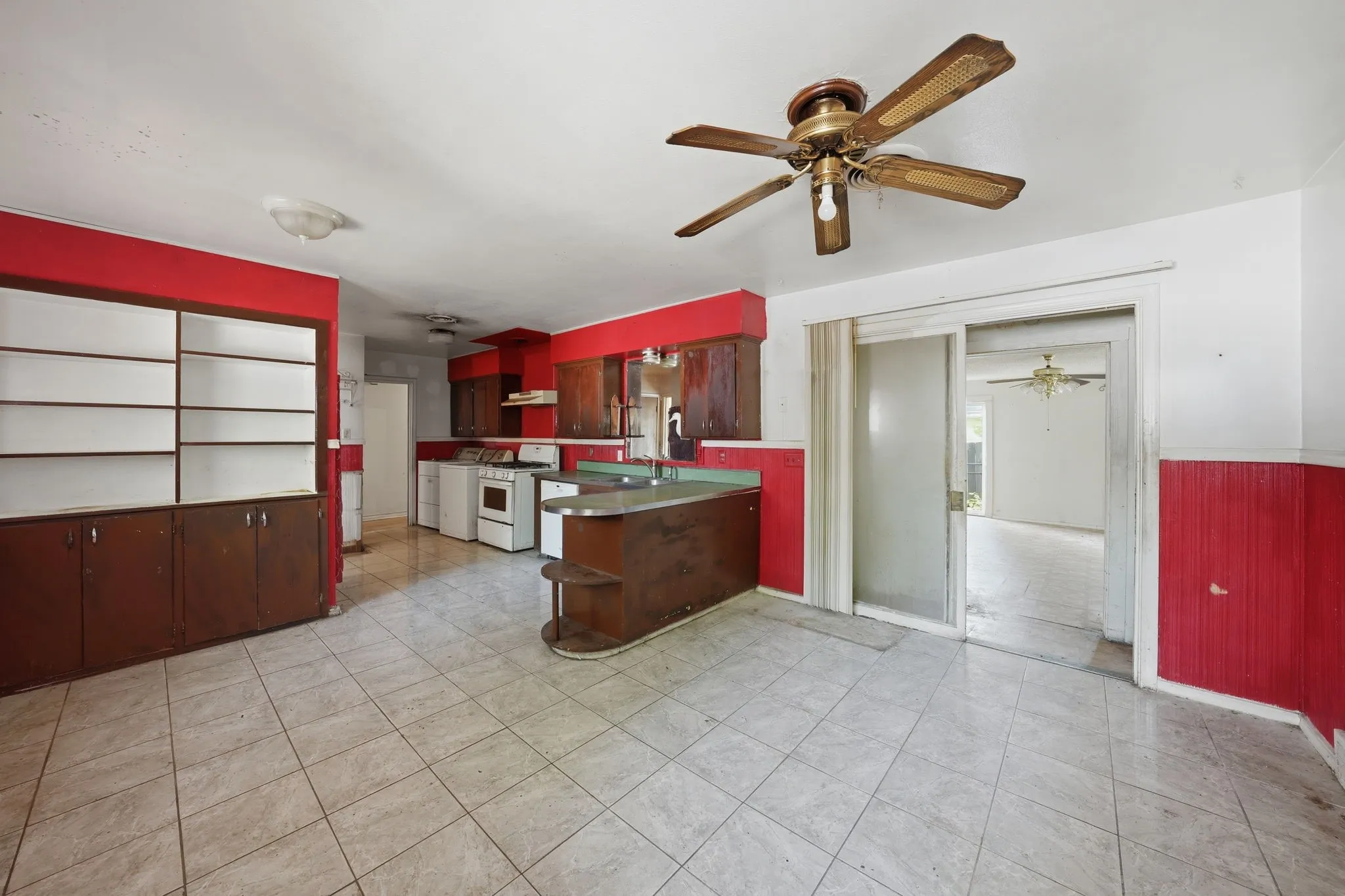 Single Family Residence For Sale in Dallas County , 3275 S Edgefield Avenue, Dallas, Texas 75224, 4 Bedroom, 3 Bathroom, Garage spaces, 2,370 Sqft, built in 1954, mls#21339110, Real Estate Agent in Dallas, Homes For Sale in Dallas county, Homes For Sale in Dallas, Realtor in Dallas Texas, Real Estate Brokerage Independent Realty Texas, Luminita Cordes Realtor