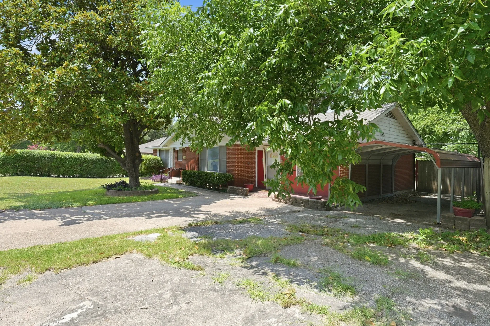 Single Family Residence For Sale in Dallas County , 3275 S Edgefield Avenue, Dallas, Texas 75224, 4 Bedroom, 3 Bathroom, Garage spaces, 2,370 Sqft, built in 1954, mls#21339110, Real Estate Agent in Dallas, Homes For Sale in Dallas county, Homes For Sale in Dallas, Realtor in Dallas Texas, Real Estate Brokerage Independent Realty Texas, Luminita Cordes Realtor