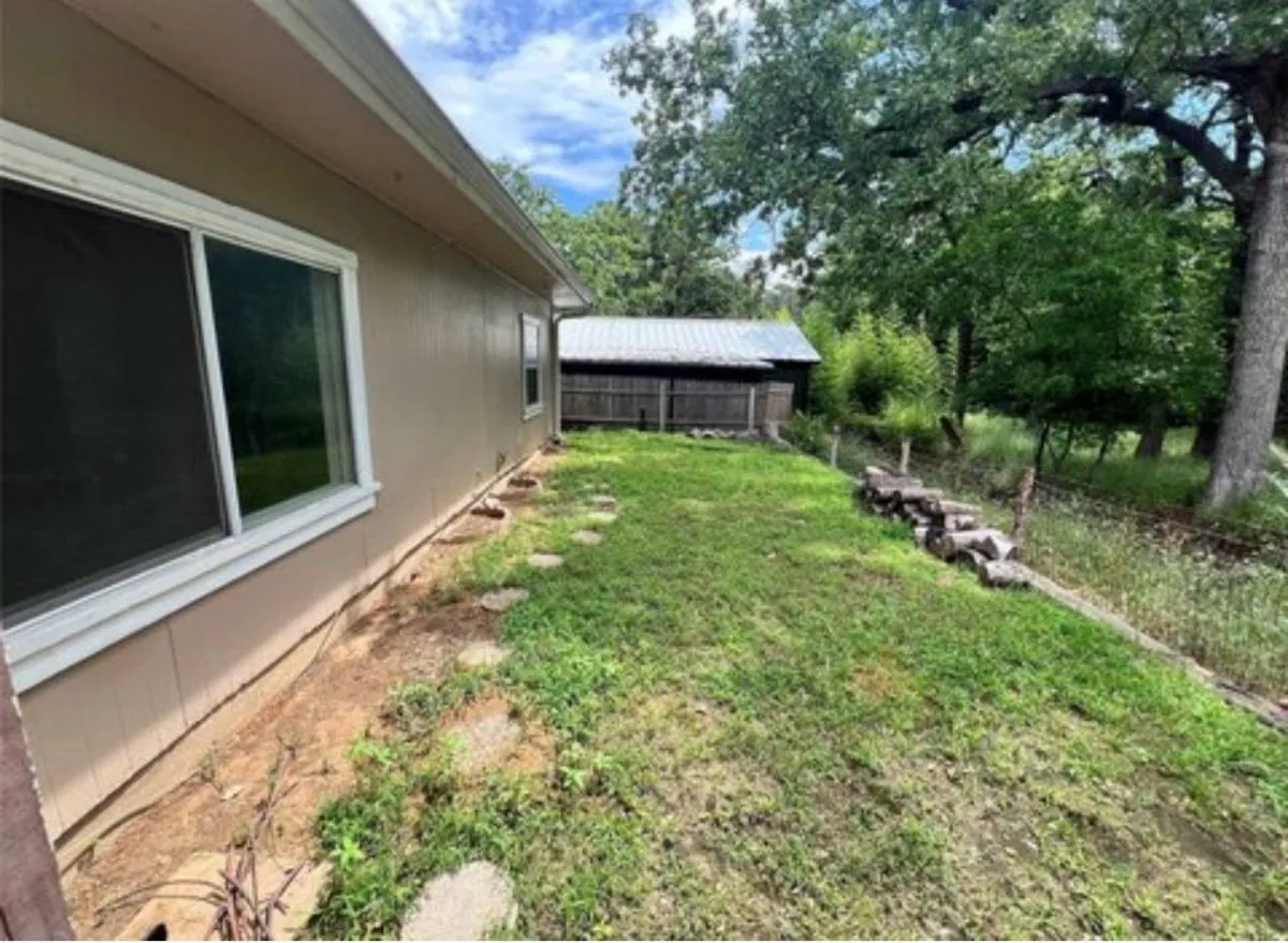 Single Family Residence For Sale in Denton County , 600 Lake Drive, Lake Dallas, Texas 75065, 2 Bedroom, 1 Bathroom, Garage spaces, 768 Sqft, built in 1953, Price $139,900, mls#21339102, Real Estate Agent in Lake Dallas, Homes For Sale in Denton county, Homes For Sale in Lake Dallas, Realtor in Lake Dallas Texas, Real Estate Brokerage Independent Realty Texas, Luminita Cordes Realtor