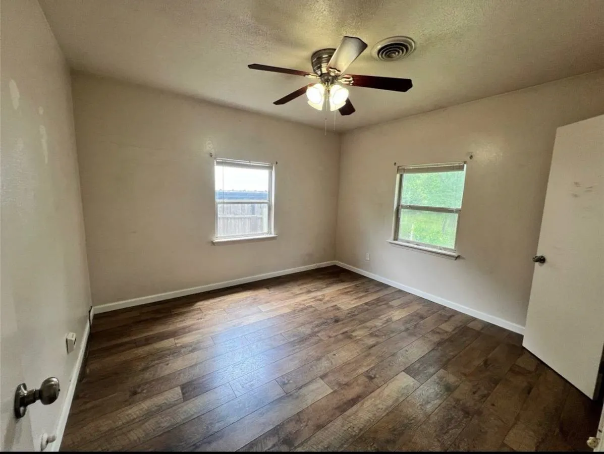 Single Family Residence For Sale in Denton County , 600 Lake Drive, Lake Dallas, Texas 75065, 2 Bedroom, 1 Bathroom, Garage spaces, 768 Sqft, built in 1953, Price $139,900, mls#21339102, Real Estate Agent in Lake Dallas, Homes For Sale in Denton county, Homes For Sale in Lake Dallas, Realtor in Lake Dallas Texas, Real Estate Brokerage Independent Realty Texas, Luminita Cordes Realtor