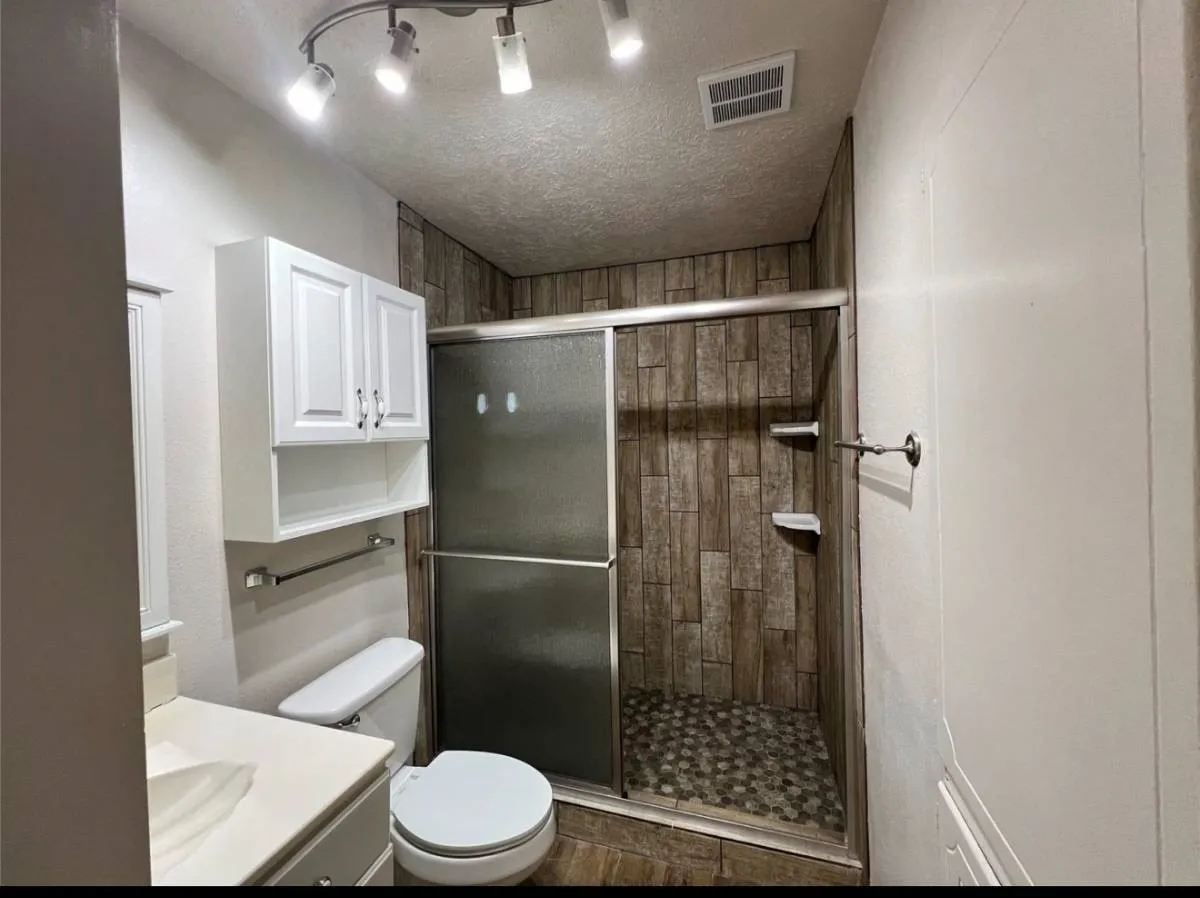 Single Family Residence For Sale in Denton County , 600 Lake Drive, Lake Dallas, Texas 75065, 2 Bedroom, 1 Bathroom, Garage spaces, 768 Sqft, built in 1953, Price $139,900, mls#21339102, Real Estate Agent in Lake Dallas, Homes For Sale in Denton county, Homes For Sale in Lake Dallas, Realtor in Lake Dallas Texas, Real Estate Brokerage Independent Realty Texas, Luminita Cordes Realtor