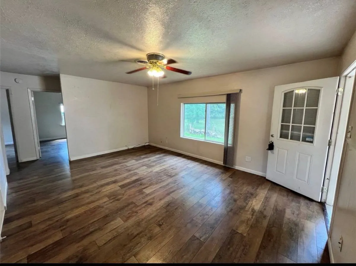 Single Family Residence For Sale in Denton County , 600 Lake Drive, Lake Dallas, Texas 75065, 2 Bedroom, 1 Bathroom, Garage spaces, 768 Sqft, built in 1953, Price $139,900, mls#21339102, Real Estate Agent in Lake Dallas, Homes For Sale in Denton county, Homes For Sale in Lake Dallas, Realtor in Lake Dallas Texas, Real Estate Brokerage Independent Realty Texas, Luminita Cordes Realtor