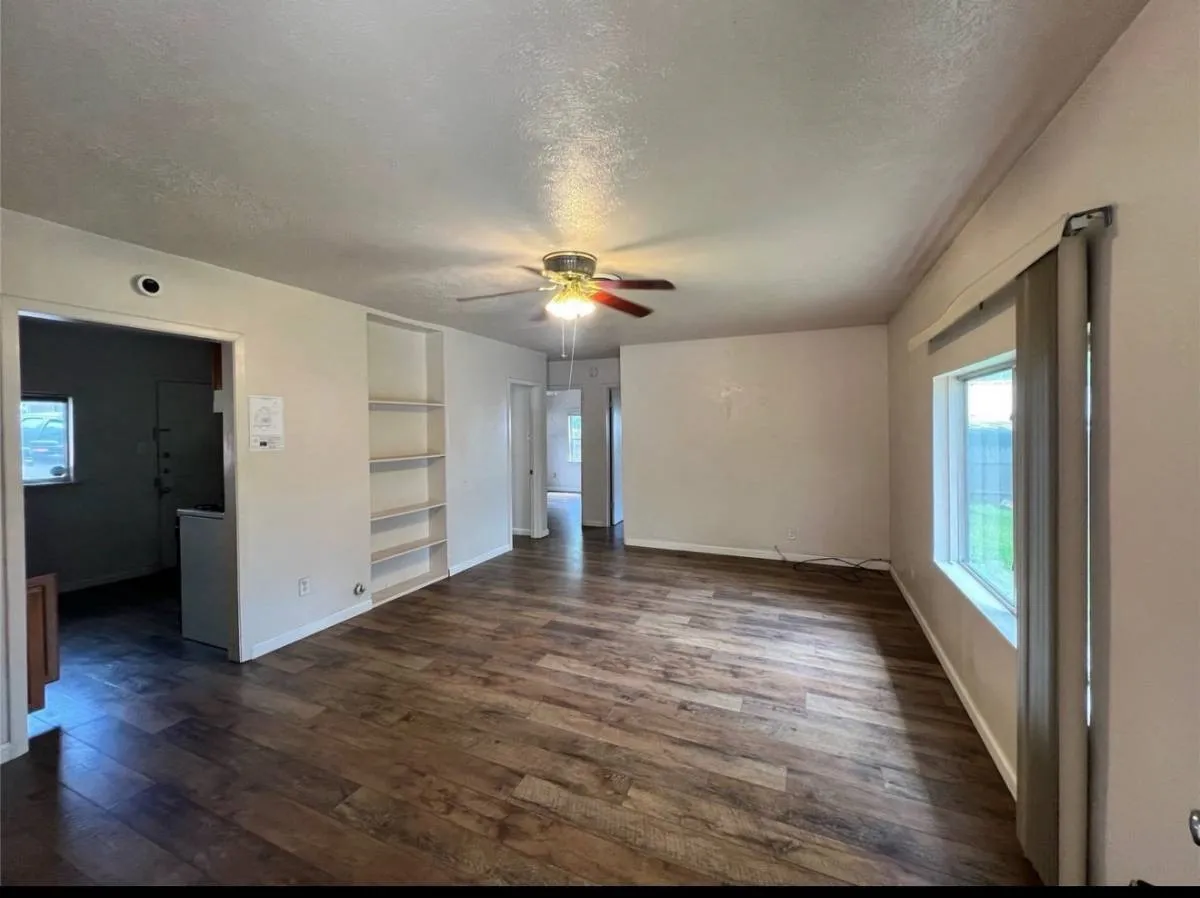 Single Family Residence For Sale in Denton County , 600 Lake Drive, Lake Dallas, Texas 75065, 2 Bedroom, 1 Bathroom, Garage spaces, 768 Sqft, built in 1953, Price $139,900, mls#21339102, Real Estate Agent in Lake Dallas, Homes For Sale in Denton county, Homes For Sale in Lake Dallas, Realtor in Lake Dallas Texas, Real Estate Brokerage Independent Realty Texas, Luminita Cordes Realtor