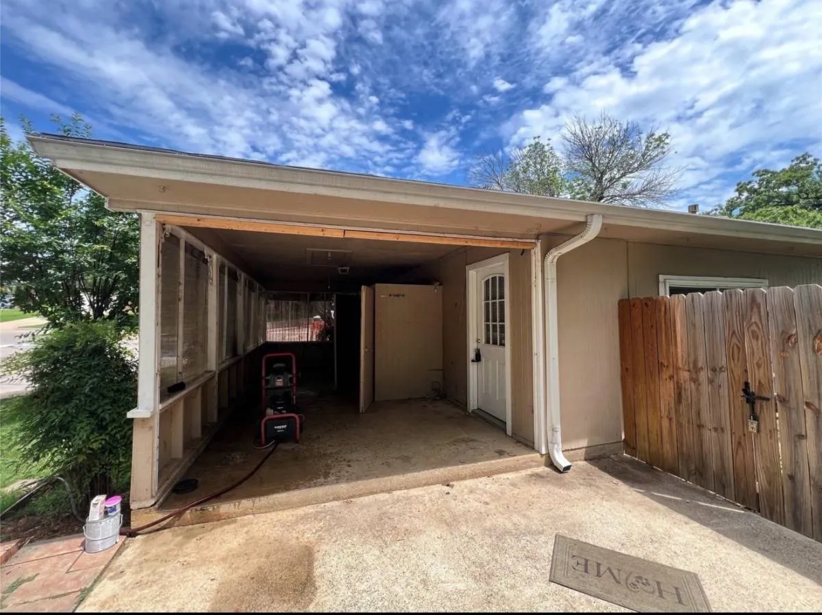 Single Family Residence For Sale in Denton County , 600 Lake Drive, Lake Dallas, Texas 75065, 2 Bedroom, 1 Bathroom, Garage spaces, 768 Sqft, built in 1953, Price $139,900, mls#21339102, Real Estate Agent in Lake Dallas, Homes For Sale in Denton county, Homes For Sale in Lake Dallas, Realtor in Lake Dallas Texas, Real Estate Brokerage Independent Realty Texas, Luminita Cordes Realtor