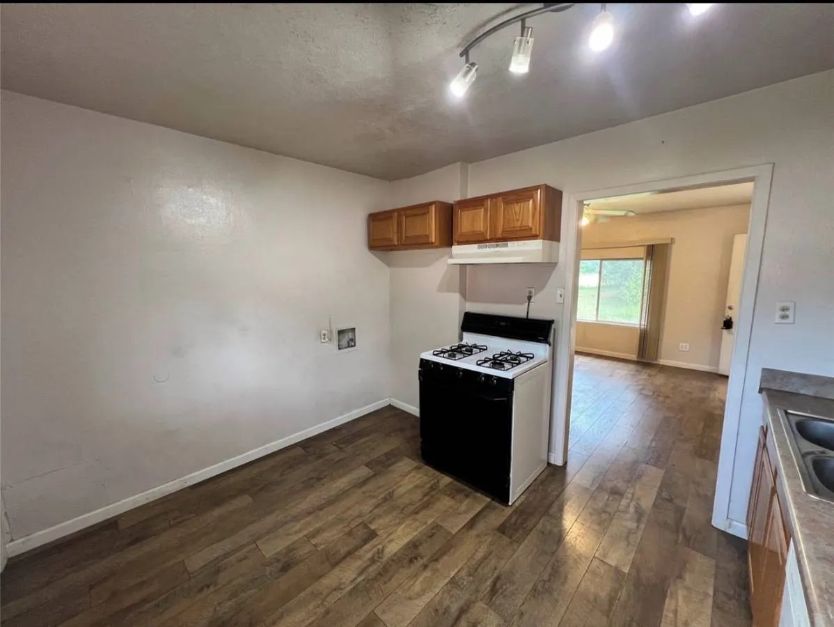 Single Family Residence For Sale in Denton County , 600 Lake Drive, Lake Dallas, Texas 75065, 2 Bedroom, 1 Bathroom, Garage spaces, 768 Sqft, built in 1953, Price $139,900, mls#21339102, Real Estate Agent in Lake Dallas, Homes For Sale in Denton county, Homes For Sale in Lake Dallas, Realtor in Lake Dallas Texas, Real Estate Brokerage Independent Realty Texas, Luminita Cordes Realtor