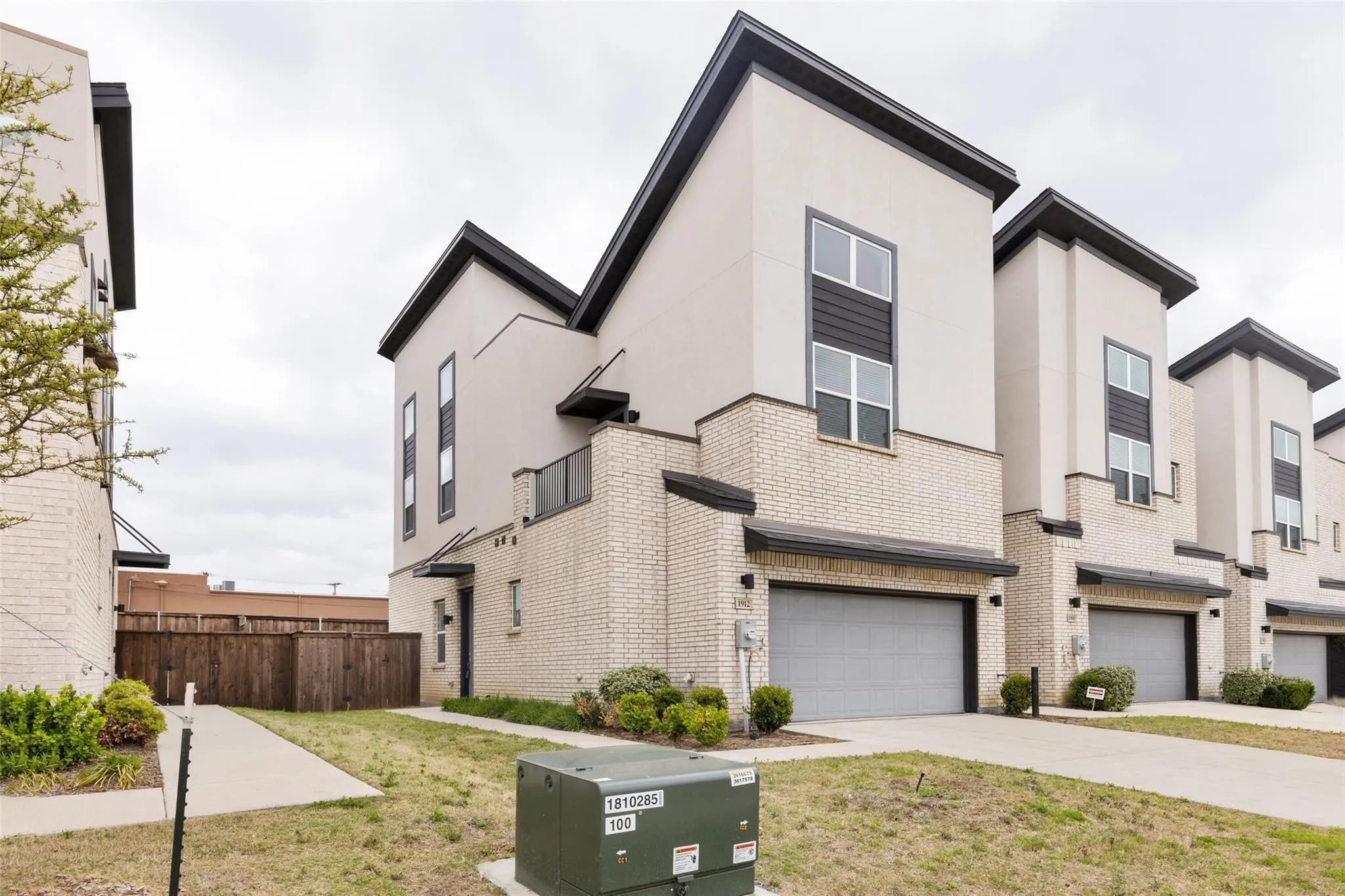 Townhouse For Rent in Dallas County , 1912 Bethlehem Street, Irving, Texas 75061, 3 Bedroom, 3 Bathroom, 2 Garage spaces, 1,515 Sqft, built in 2018, Price $2,600, mls#21339823, Real Estate Agent in Irving, Homes For Rent in Dallas county, Homes For Rent in Irving, Realtor in Irving Texas, Real Estate Brokerage Independent Realty Texas, Luminita Cordes Realtor
