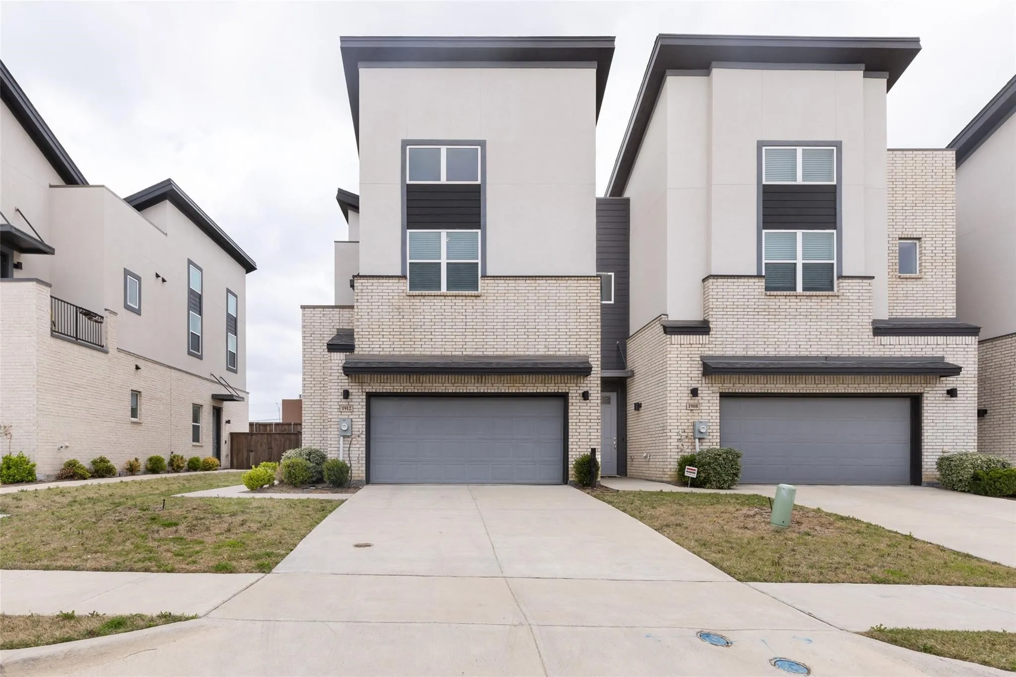 Townhouse For Rent in Dallas County , 1912 Bethlehem Street, Irving, Texas 75061, 3 Bedroom, 3 Bathroom, 2 Garage spaces, 1,515 Sqft, built in 2018, Price $2,600, mls#21339823, Real Estate Agent in Irving, Homes For Rent in Dallas county, Homes For Rent in Irving, Realtor in Irving Texas, Real Estate Brokerage Independent Realty Texas, Luminita Cordes Realtor