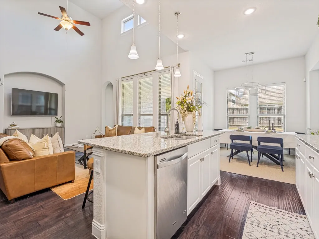 Single Family Residence For Sale in Collin County , 107 Live Oak Drive, Wylie, Texas 75098, 4 Bedroom, 4 Bathroom, 2 Garage spaces, 3,030 Sqft, built in 2016, mls#21338905, Real Estate Agent in Wylie, Homes For Sale in Collin county, Homes For Sale in Wylie, Realtor in Wylie Texas, Real Estate Brokerage Independent Realty Texas, Luminita Cordes Realtor