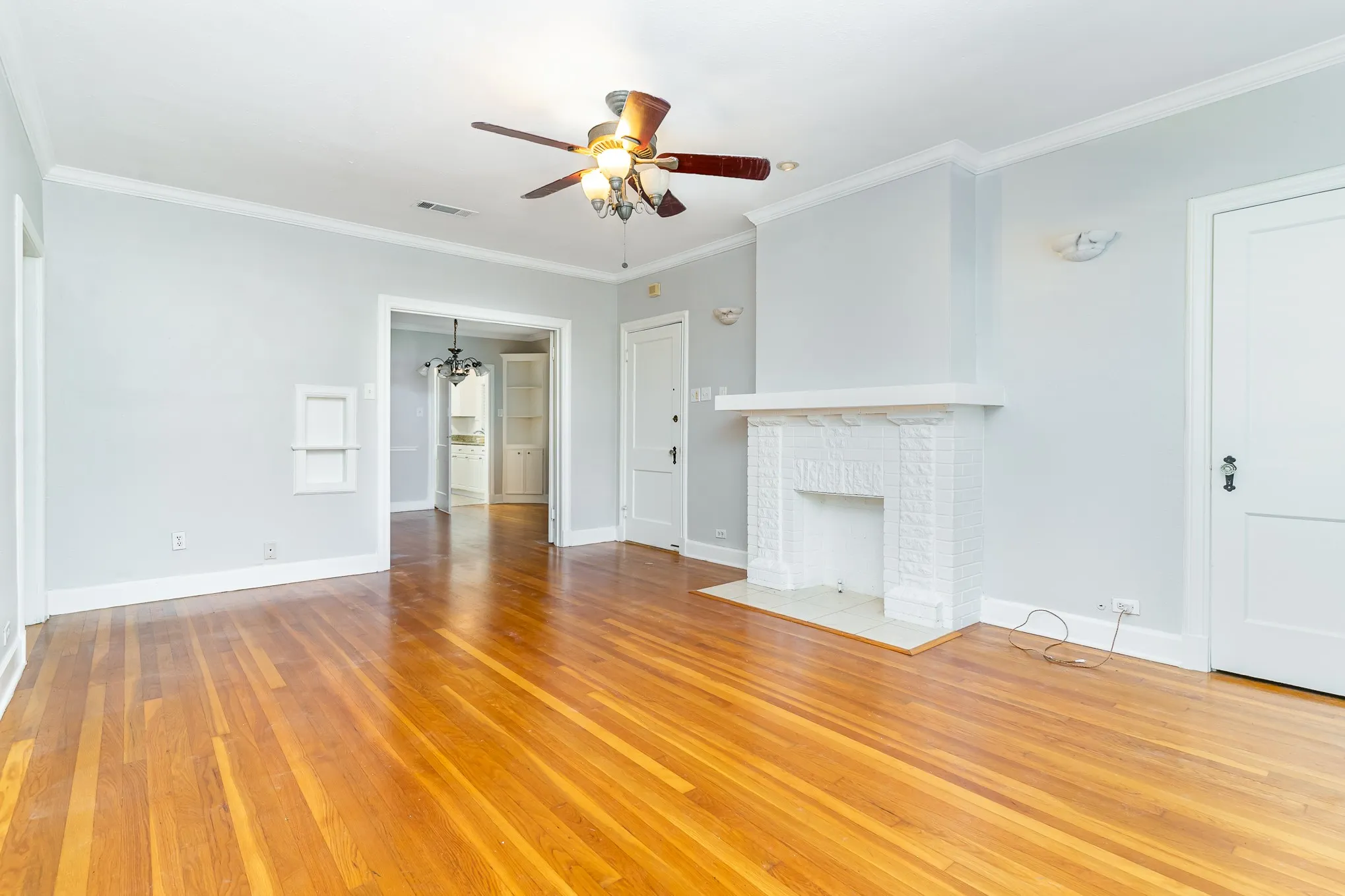 Duplex For Rent in Dallas County , 4124 Herschel Avenue, Dallas, Texas 75219, 2 Bedroom, 2 Bathroom, Garage spaces, 1,650 Sqft, built in 1928, mls#21339827, Real Estate Agent in Dallas, Homes For Rent in Dallas county, Homes For Rent in Dallas, Realtor in Dallas Texas, Real Estate Brokerage Independent Realty Texas, Luminita Cordes Realtor
