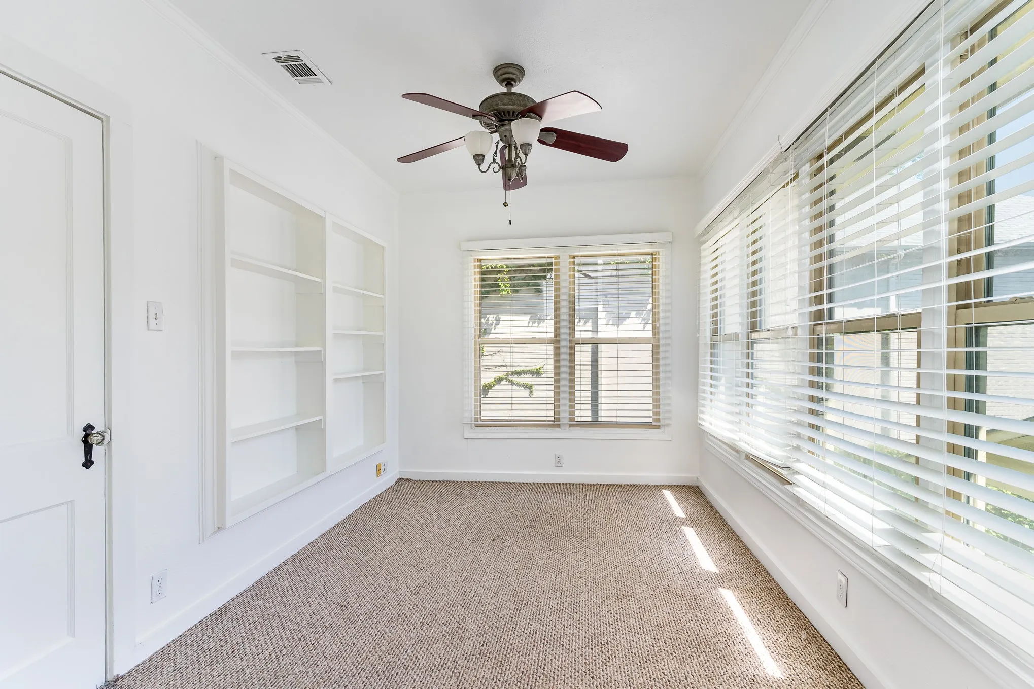 Duplex For Rent in Dallas County , 4124 Herschel Avenue, Dallas, Texas 75219, 2 Bedroom, 2 Bathroom, Garage spaces, 1,650 Sqft, built in 1928, mls#21339827, Real Estate Agent in Dallas, Homes For Rent in Dallas county, Homes For Rent in Dallas, Realtor in Dallas Texas, Real Estate Brokerage Independent Realty Texas, Luminita Cordes Realtor