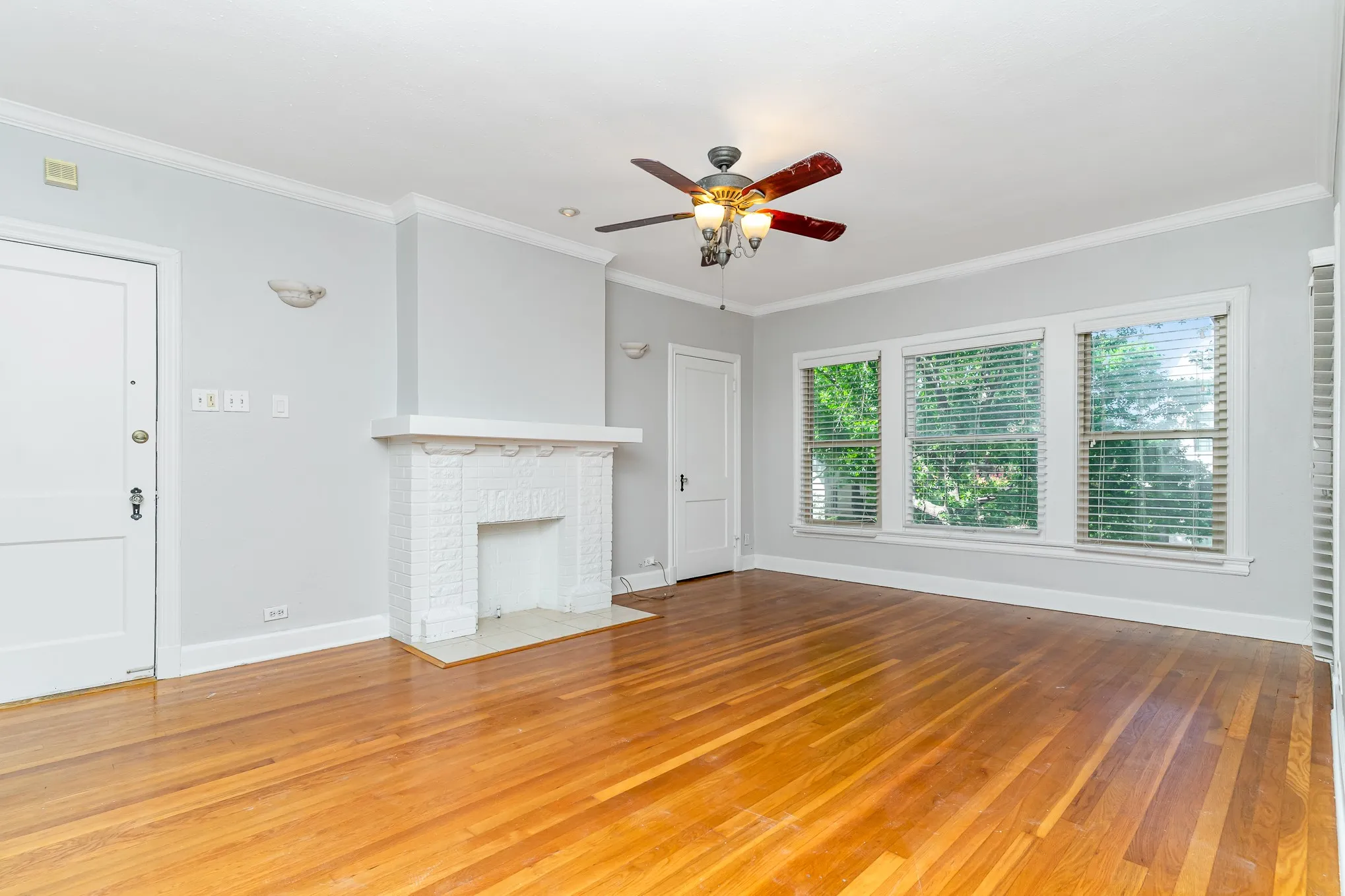 Duplex For Rent in Dallas County , 4124 Herschel Avenue, Dallas, Texas 75219, 2 Bedroom, 2 Bathroom, Garage spaces, 1,650 Sqft, built in 1928, mls#21339827, Real Estate Agent in Dallas, Homes For Rent in Dallas county, Homes For Rent in Dallas, Realtor in Dallas Texas, Real Estate Brokerage Independent Realty Texas, Luminita Cordes Realtor