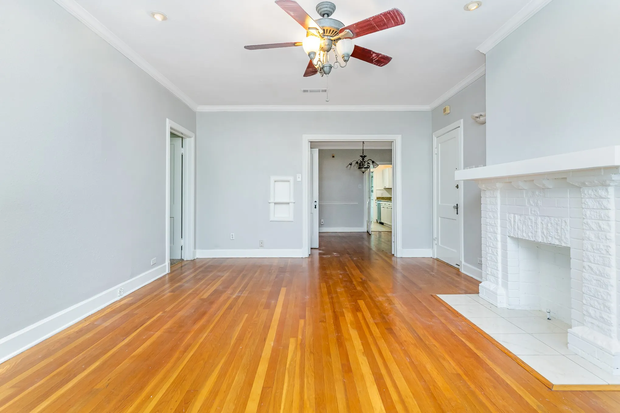 Duplex For Rent in Dallas County , 4124 Herschel Avenue, Dallas, Texas 75219, 2 Bedroom, 2 Bathroom, Garage spaces, 1,650 Sqft, built in 1928, mls#21339827, Real Estate Agent in Dallas, Homes For Rent in Dallas county, Homes For Rent in Dallas, Realtor in Dallas Texas, Real Estate Brokerage Independent Realty Texas, Luminita Cordes Realtor