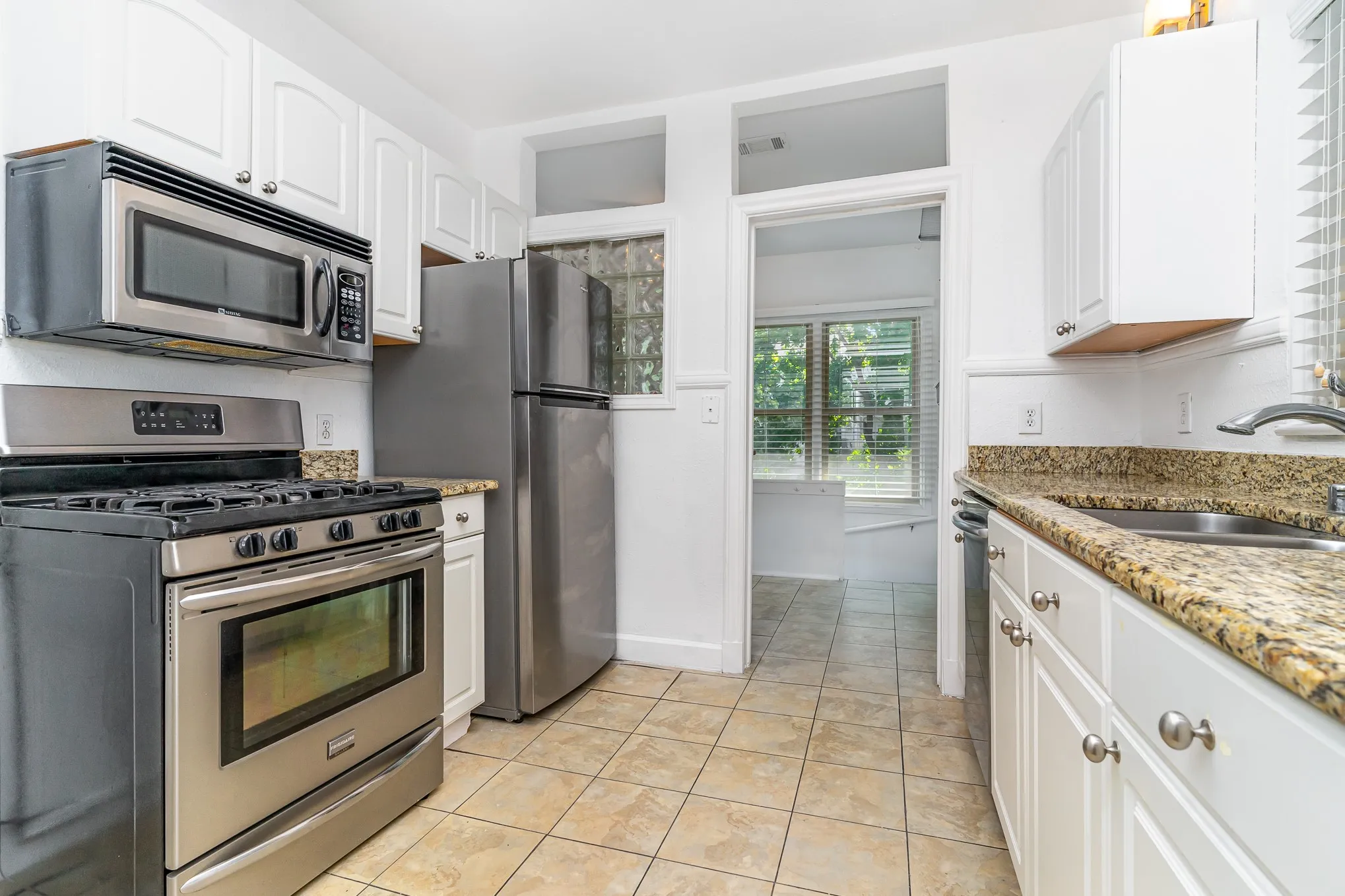 Duplex For Rent in Dallas County , 4124 Herschel Avenue, Dallas, Texas 75219, 2 Bedroom, 2 Bathroom, Garage spaces, 1,650 Sqft, built in 1928, mls#21339827, Real Estate Agent in Dallas, Homes For Rent in Dallas county, Homes For Rent in Dallas, Realtor in Dallas Texas, Real Estate Brokerage Independent Realty Texas, Luminita Cordes Realtor