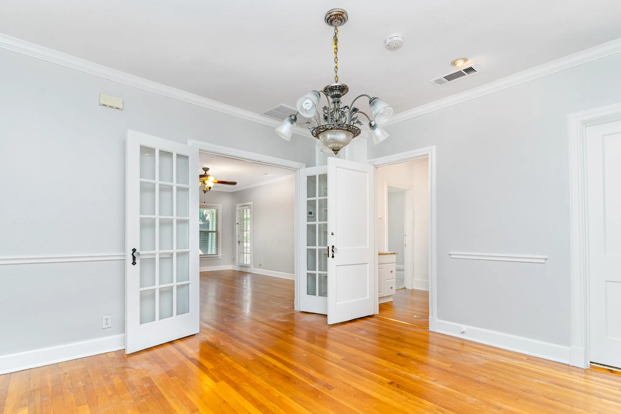 Duplex For Rent in Dallas County , 4124 Herschel Avenue, Dallas, Texas 75219, 2 Bedroom, 2 Bathroom, Garage spaces, 1,650 Sqft, built in 1928, mls#21339827, Real Estate Agent in Dallas, Homes For Rent in Dallas county, Homes For Rent in Dallas, Realtor in Dallas Texas, Real Estate Brokerage Independent Realty Texas, Luminita Cordes Realtor