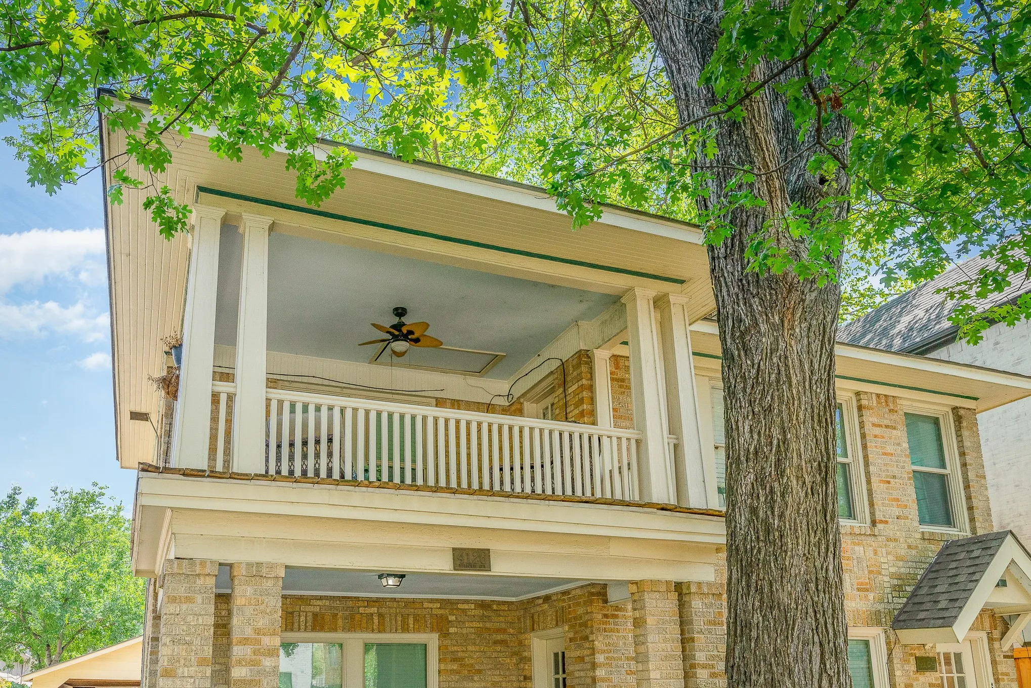 Duplex For Rent in Dallas County , 4124 Herschel Avenue, Dallas, Texas 75219, 2 Bedroom, 2 Bathroom, Garage spaces, 1,650 Sqft, built in 1928, mls#21339827, Real Estate Agent in Dallas, Homes For Rent in Dallas county, Homes For Rent in Dallas, Realtor in Dallas Texas, Real Estate Brokerage Independent Realty Texas, Luminita Cordes Realtor