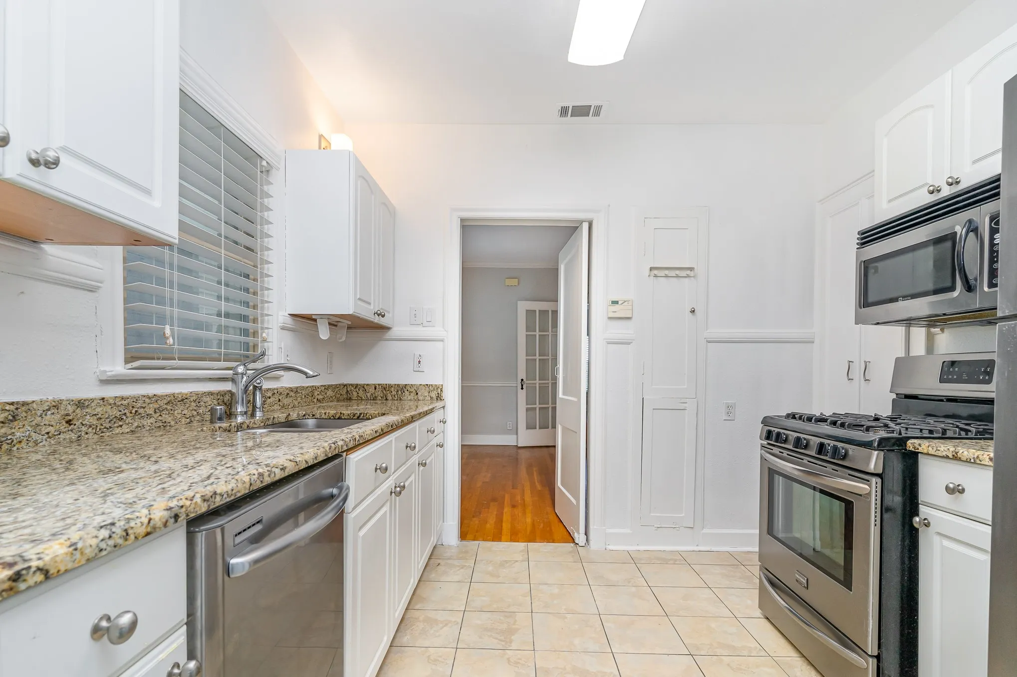 Duplex For Rent in Dallas County , 4124 Herschel Avenue, Dallas, Texas 75219, 2 Bedroom, 2 Bathroom, Garage spaces, 1,650 Sqft, built in 1928, mls#21339827, Real Estate Agent in Dallas, Homes For Rent in Dallas county, Homes For Rent in Dallas, Realtor in Dallas Texas, Real Estate Brokerage Independent Realty Texas, Luminita Cordes Realtor