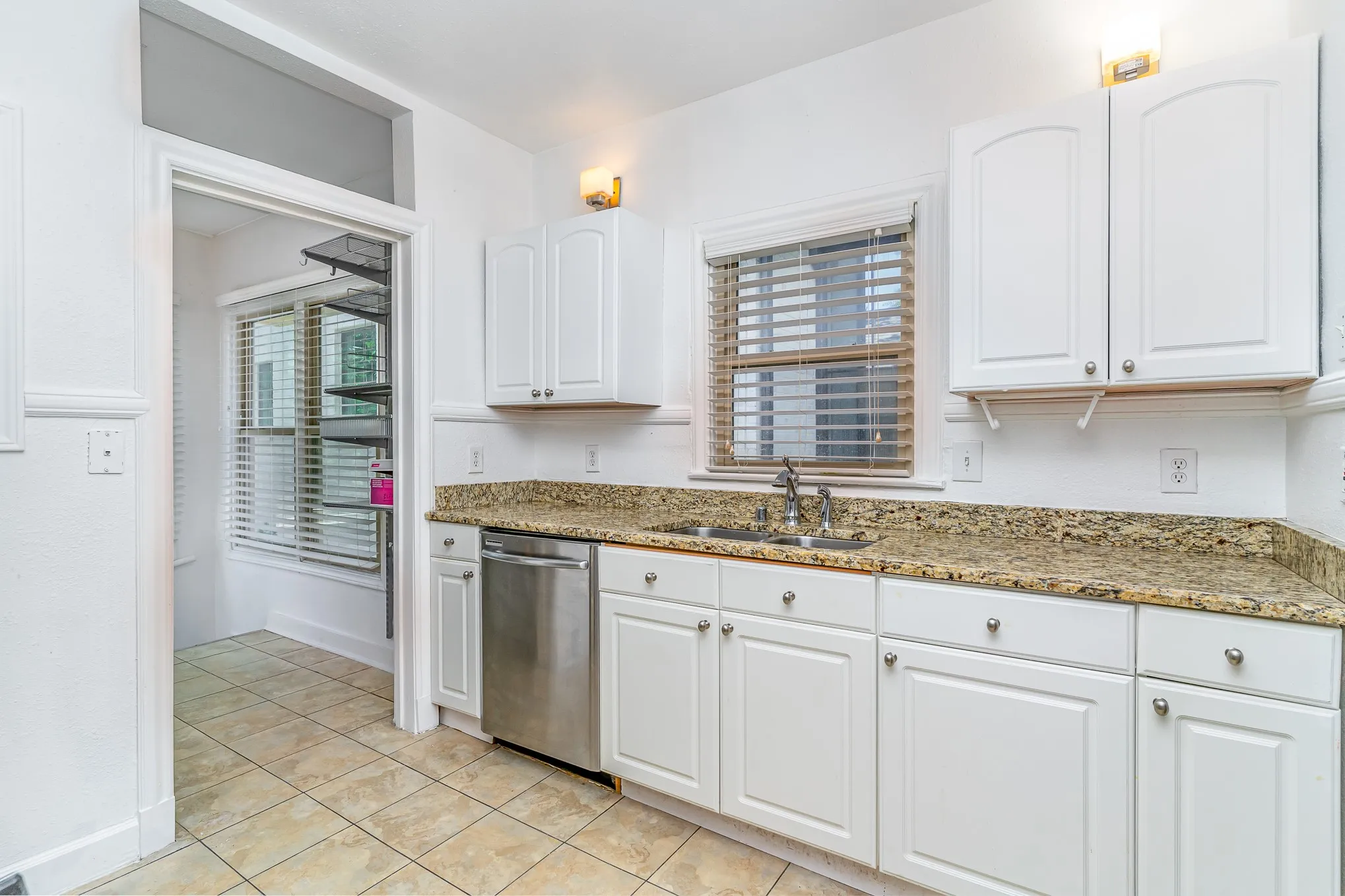 Duplex For Rent in Dallas County , 4124 Herschel Avenue, Dallas, Texas 75219, 2 Bedroom, 2 Bathroom, Garage spaces, 1,650 Sqft, built in 1928, mls#21339827, Real Estate Agent in Dallas, Homes For Rent in Dallas county, Homes For Rent in Dallas, Realtor in Dallas Texas, Real Estate Brokerage Independent Realty Texas, Luminita Cordes Realtor