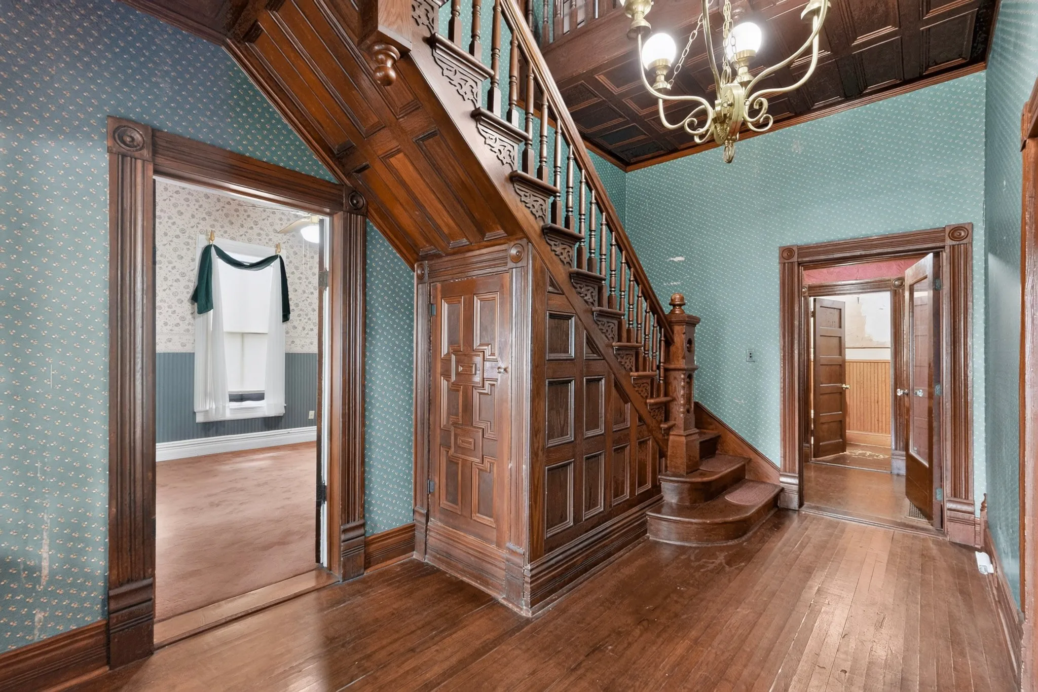Single Family Residence For Sale in Kaufman County , 604 Johnson Street, Terrell, Texas 75160, 3 Bedroom, 2 Bathroom, 2 Garage spaces, 1,872 Sqft, built in 1900, mls#21338607, Real Estate Agent in Terrell, Homes For Sale in Kaufman county, Homes For Sale in Terrell, Realtor in Terrell Texas, Real Estate Brokerage Independent Realty Texas, Luminita Cordes Realtor