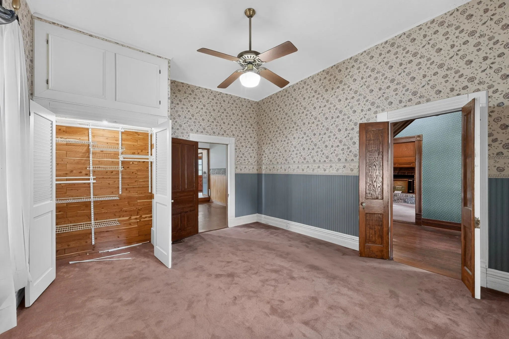 Single Family Residence For Sale in Kaufman County , 604 Johnson Street, Terrell, Texas 75160, 3 Bedroom, 2 Bathroom, 2 Garage spaces, 1,872 Sqft, built in 1900, mls#21338607, Real Estate Agent in Terrell, Homes For Sale in Kaufman county, Homes For Sale in Terrell, Realtor in Terrell Texas, Real Estate Brokerage Independent Realty Texas, Luminita Cordes Realtor