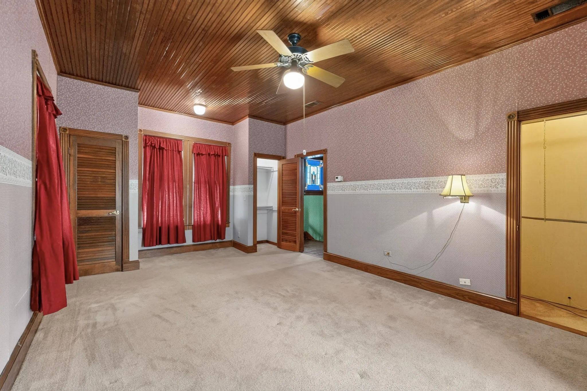 Single Family Residence For Sale in Kaufman County , 604 Johnson Street, Terrell, Texas 75160, 3 Bedroom, 2 Bathroom, 2 Garage spaces, 1,872 Sqft, built in 1900, mls#21338607, Real Estate Agent in Terrell, Homes For Sale in Kaufman county, Homes For Sale in Terrell, Realtor in Terrell Texas, Real Estate Brokerage Independent Realty Texas, Luminita Cordes Realtor