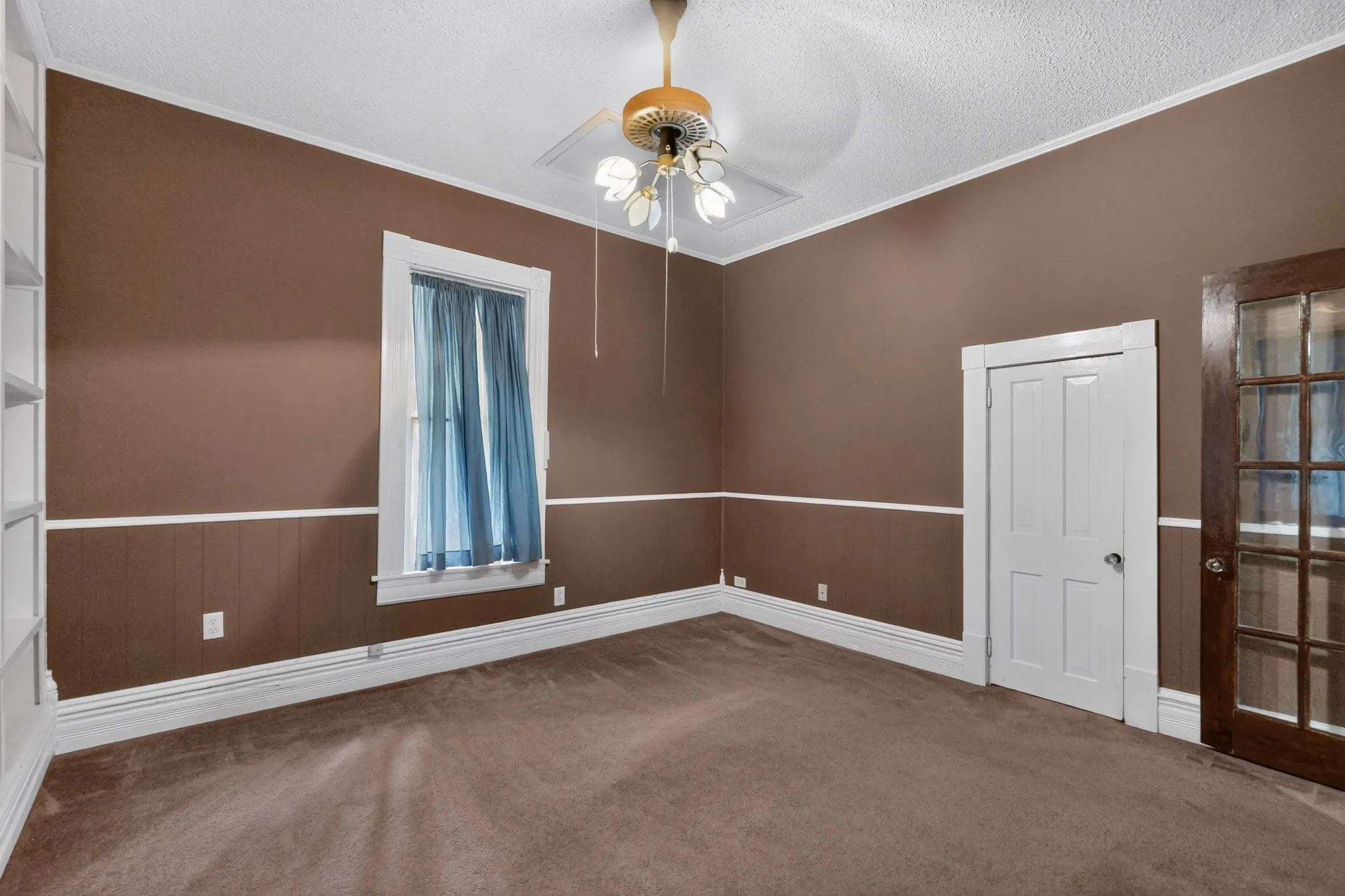 Single Family Residence For Sale in Kaufman County , 604 Johnson Street, Terrell, Texas 75160, 3 Bedroom, 2 Bathroom, 2 Garage spaces, 1,872 Sqft, built in 1900, mls#21338607, Real Estate Agent in Terrell, Homes For Sale in Kaufman county, Homes For Sale in Terrell, Realtor in Terrell Texas, Real Estate Brokerage Independent Realty Texas, Luminita Cordes Realtor