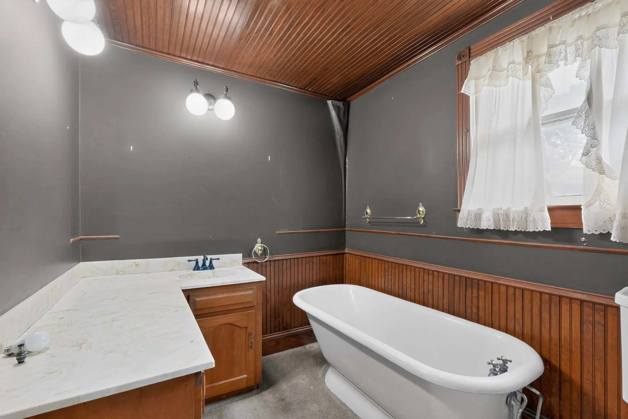 Single Family Residence For Sale in Kaufman County , 604 Johnson Street, Terrell, Texas 75160, 3 Bedroom, 2 Bathroom, 2 Garage spaces, 1,872 Sqft, built in 1900, mls#21338607, Real Estate Agent in Terrell, Homes For Sale in Kaufman county, Homes For Sale in Terrell, Realtor in Terrell Texas, Real Estate Brokerage Independent Realty Texas, Luminita Cordes Realtor