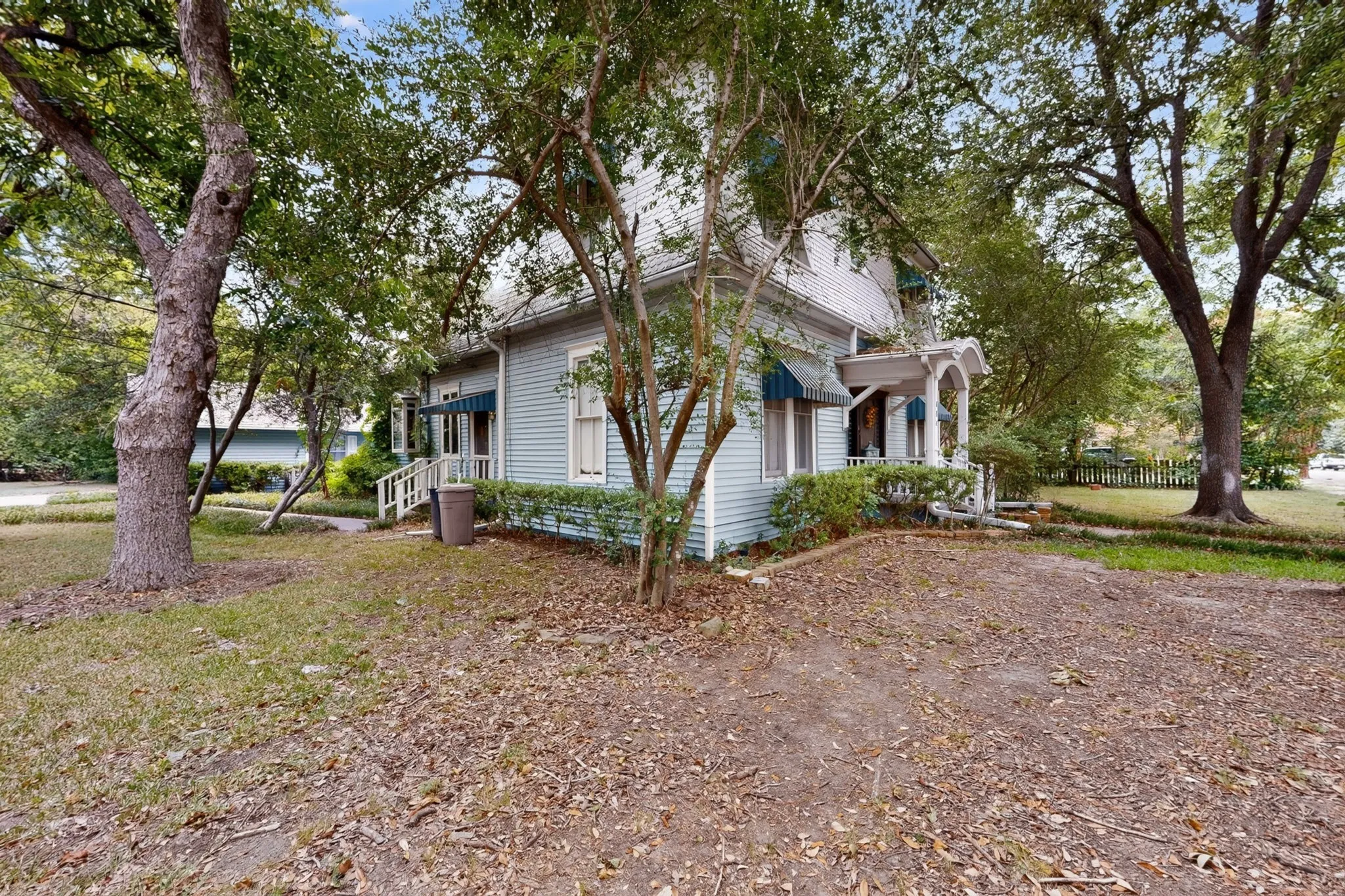 Single Family Residence For Sale in Kaufman County , 604 Johnson Street, Terrell, Texas 75160, 3 Bedroom, 2 Bathroom, 2 Garage spaces, 1,872 Sqft, built in 1900, mls#21338607, Real Estate Agent in Terrell, Homes For Sale in Kaufman county, Homes For Sale in Terrell, Realtor in Terrell Texas, Real Estate Brokerage Independent Realty Texas, Luminita Cordes Realtor