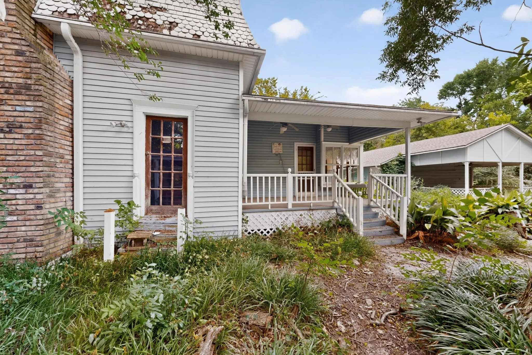 Single Family Residence For Sale in Kaufman County , 604 Johnson Street, Terrell, Texas 75160, 3 Bedroom, 2 Bathroom, 2 Garage spaces, 1,872 Sqft, built in 1900, mls#21338607, Real Estate Agent in Terrell, Homes For Sale in Kaufman county, Homes For Sale in Terrell, Realtor in Terrell Texas, Real Estate Brokerage Independent Realty Texas, Luminita Cordes Realtor