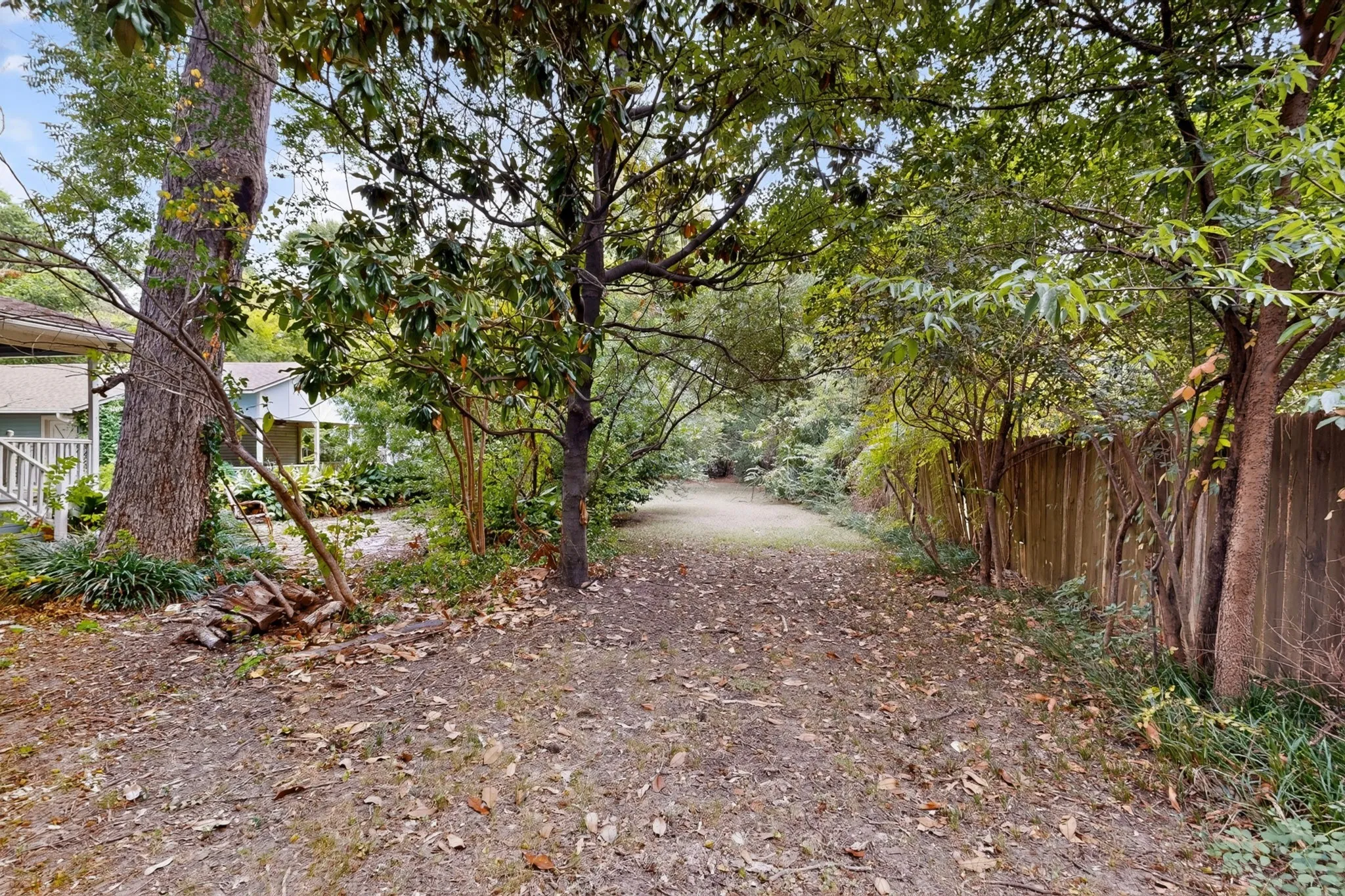 Single Family Residence For Sale in Kaufman County , 604 Johnson Street, Terrell, Texas 75160, 3 Bedroom, 2 Bathroom, 2 Garage spaces, 1,872 Sqft, built in 1900, mls#21338607, Real Estate Agent in Terrell, Homes For Sale in Kaufman county, Homes For Sale in Terrell, Realtor in Terrell Texas, Real Estate Brokerage Independent Realty Texas, Luminita Cordes Realtor