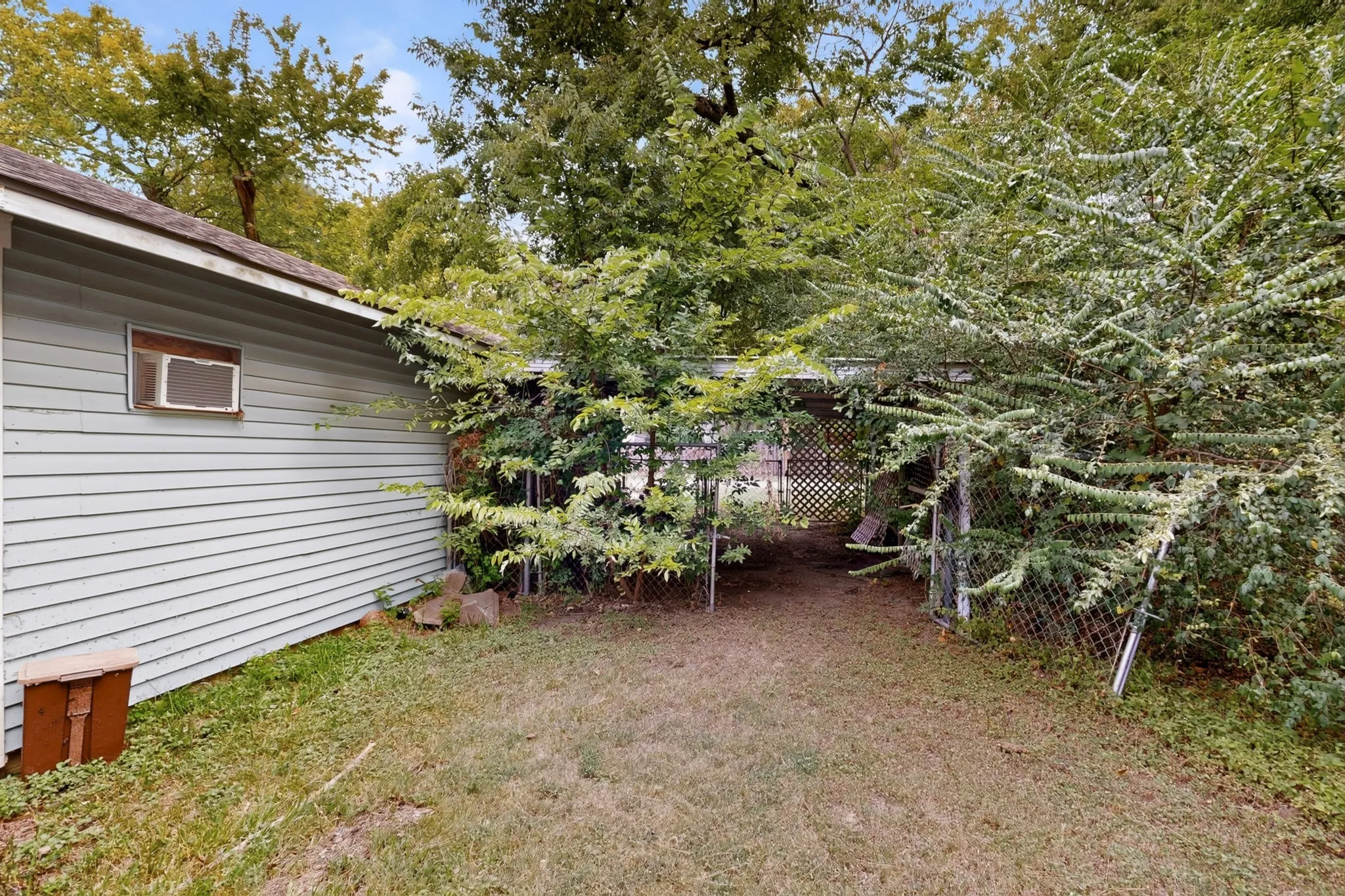 Single Family Residence For Sale in Kaufman County , 604 Johnson Street, Terrell, Texas 75160, 3 Bedroom, 2 Bathroom, 2 Garage spaces, 1,872 Sqft, built in 1900, mls#21338607, Real Estate Agent in Terrell, Homes For Sale in Kaufman county, Homes For Sale in Terrell, Realtor in Terrell Texas, Real Estate Brokerage Independent Realty Texas, Luminita Cordes Realtor
