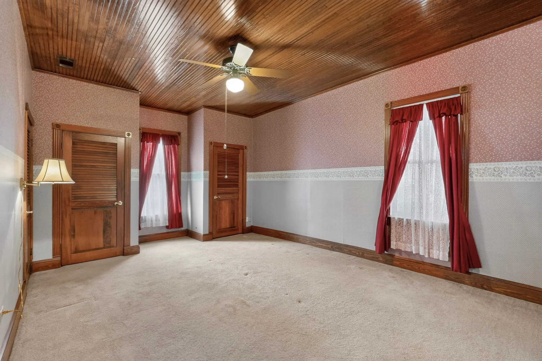 Single Family Residence For Sale in Kaufman County , 604 Johnson Street, Terrell, Texas 75160, 3 Bedroom, 2 Bathroom, 2 Garage spaces, 1,872 Sqft, built in 1900, mls#21338607, Real Estate Agent in Terrell, Homes For Sale in Kaufman county, Homes For Sale in Terrell, Realtor in Terrell Texas, Real Estate Brokerage Independent Realty Texas, Luminita Cordes Realtor