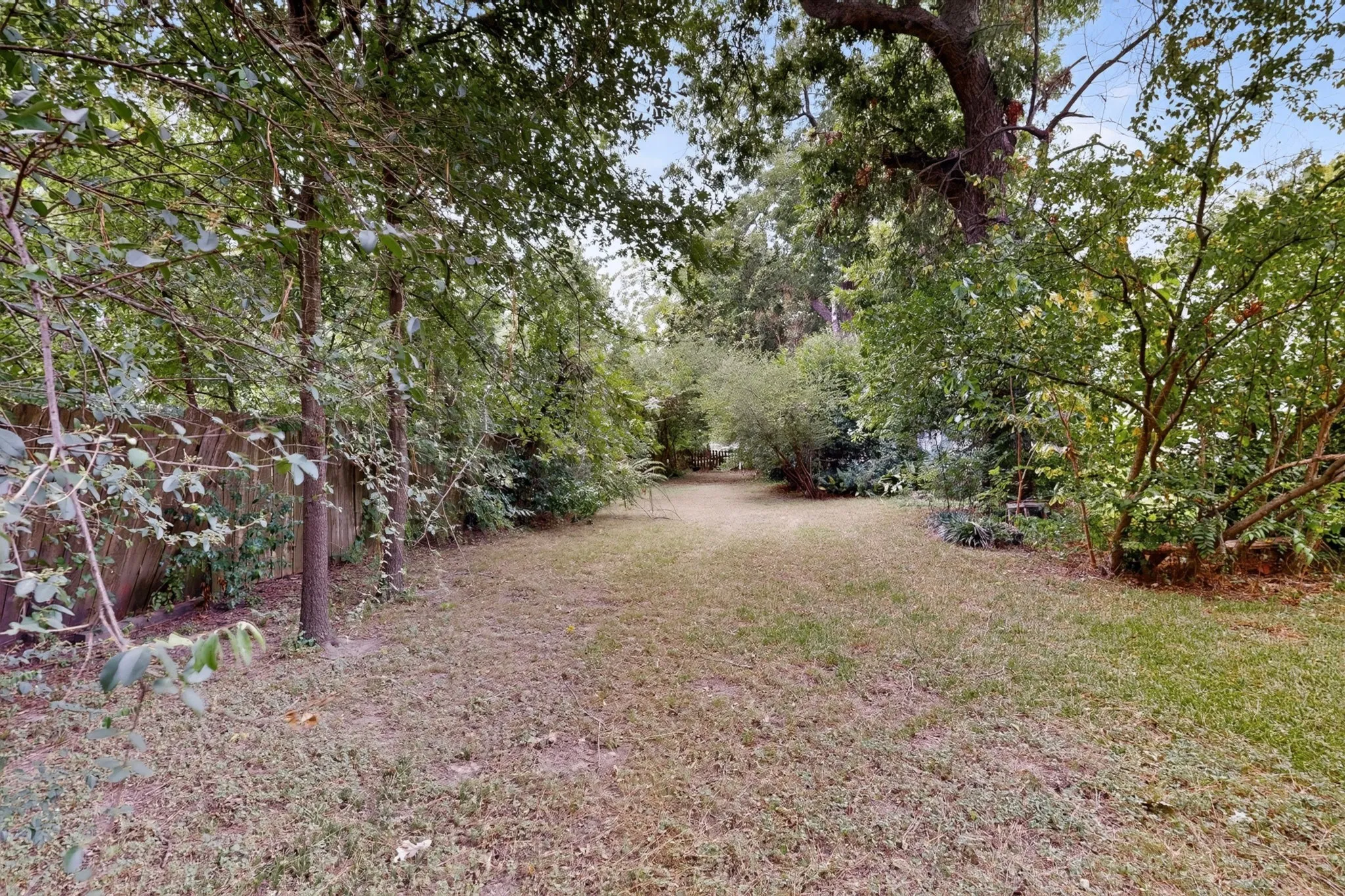 Single Family Residence For Sale in Kaufman County , 604 Johnson Street, Terrell, Texas 75160, 3 Bedroom, 2 Bathroom, 2 Garage spaces, 1,872 Sqft, built in 1900, mls#21338607, Real Estate Agent in Terrell, Homes For Sale in Kaufman county, Homes For Sale in Terrell, Realtor in Terrell Texas, Real Estate Brokerage Independent Realty Texas, Luminita Cordes Realtor