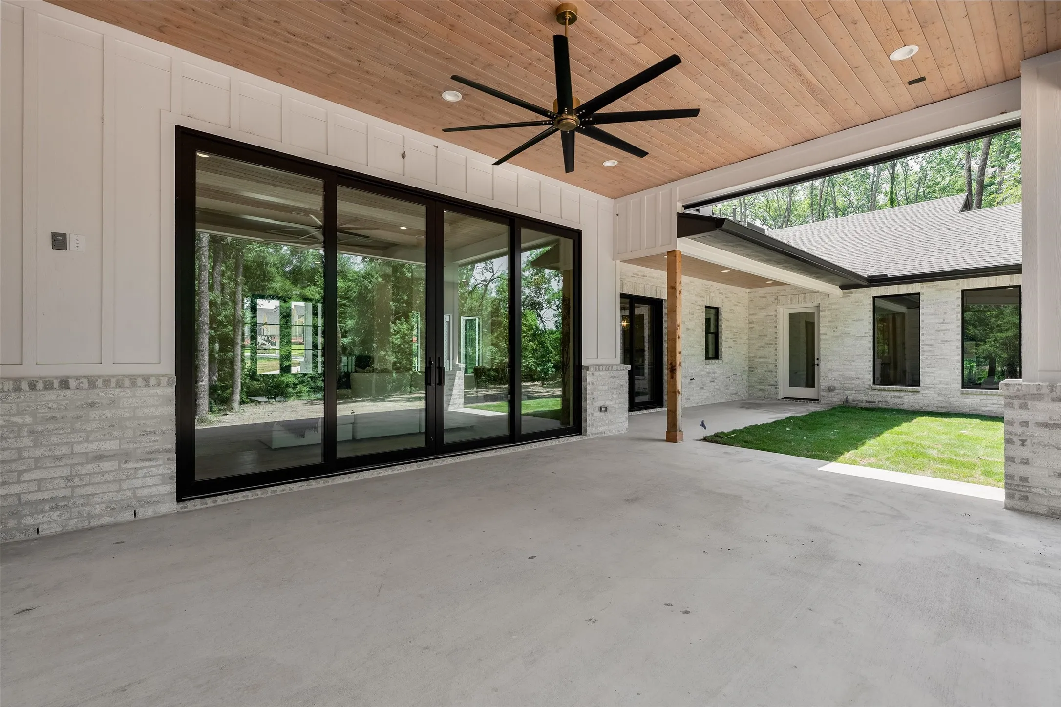 Huge patio with ceiling fan and side patio with access to primary suite.