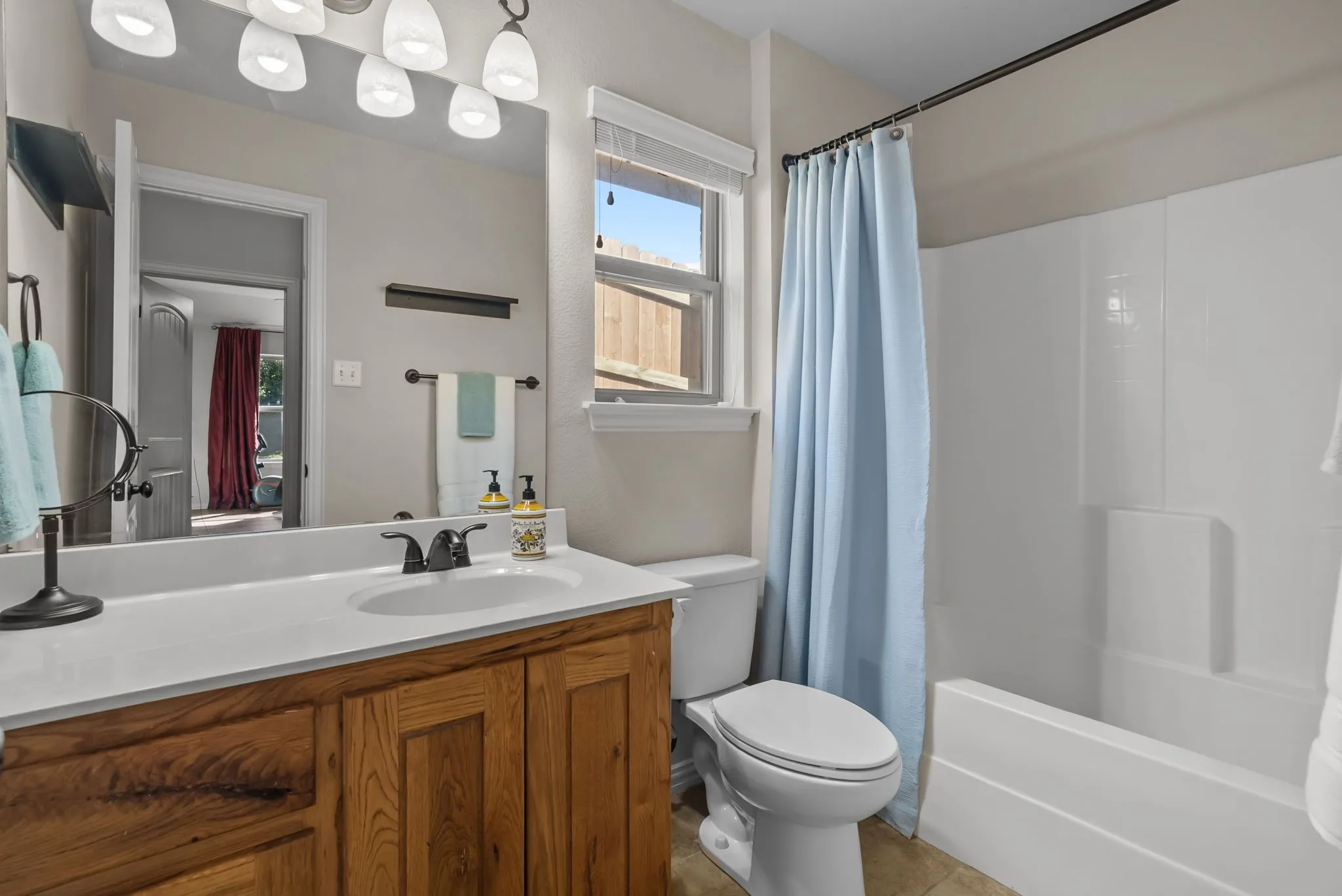 Single Family Residence For Sale in Parker County , 1261 Newcastle Drive, Weatherford, Texas 76086, 3 Bedroom, 2 Bathroom, 2 Garage spaces, 1,403 Sqft, built in 2015, mls#21339830, Real Estate Agent in Weatherford, Homes For Sale in Parker county, Homes For Sale in Weatherford, Realtor in Weatherford Texas, Real Estate Brokerage Independent Realty Texas, Luminita Cordes Realtor