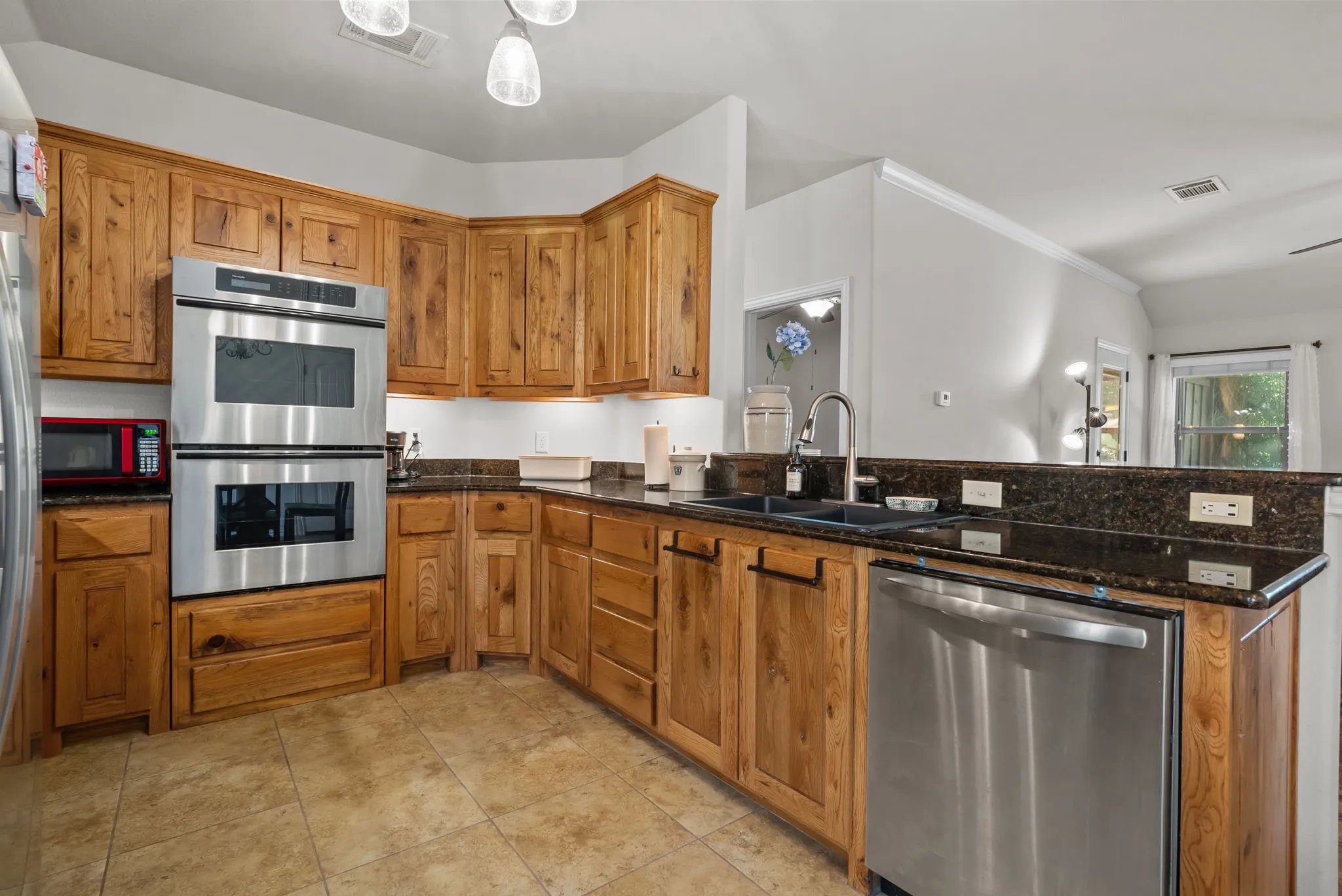 Single Family Residence For Sale in Parker County , 1261 Newcastle Drive, Weatherford, Texas 76086, 3 Bedroom, 2 Bathroom, 2 Garage spaces, 1,403 Sqft, built in 2015, mls#21339830, Real Estate Agent in Weatherford, Homes For Sale in Parker county, Homes For Sale in Weatherford, Realtor in Weatherford Texas, Real Estate Brokerage Independent Realty Texas, Luminita Cordes Realtor