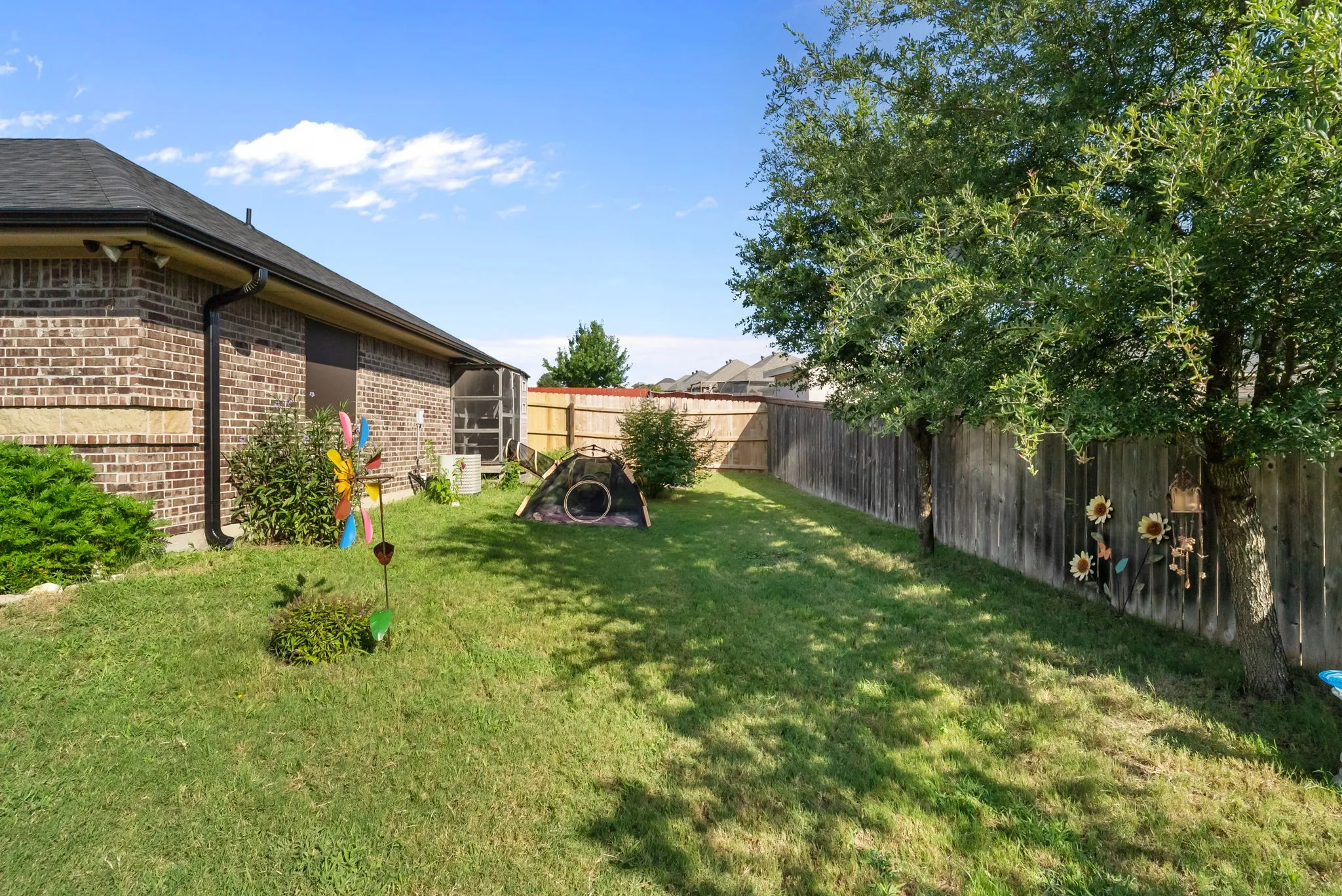 Single Family Residence For Sale in Parker County , 1261 Newcastle Drive, Weatherford, Texas 76086, 3 Bedroom, 2 Bathroom, 2 Garage spaces, 1,403 Sqft, built in 2015, mls#21339830, Real Estate Agent in Weatherford, Homes For Sale in Parker county, Homes For Sale in Weatherford, Realtor in Weatherford Texas, Real Estate Brokerage Independent Realty Texas, Luminita Cordes Realtor