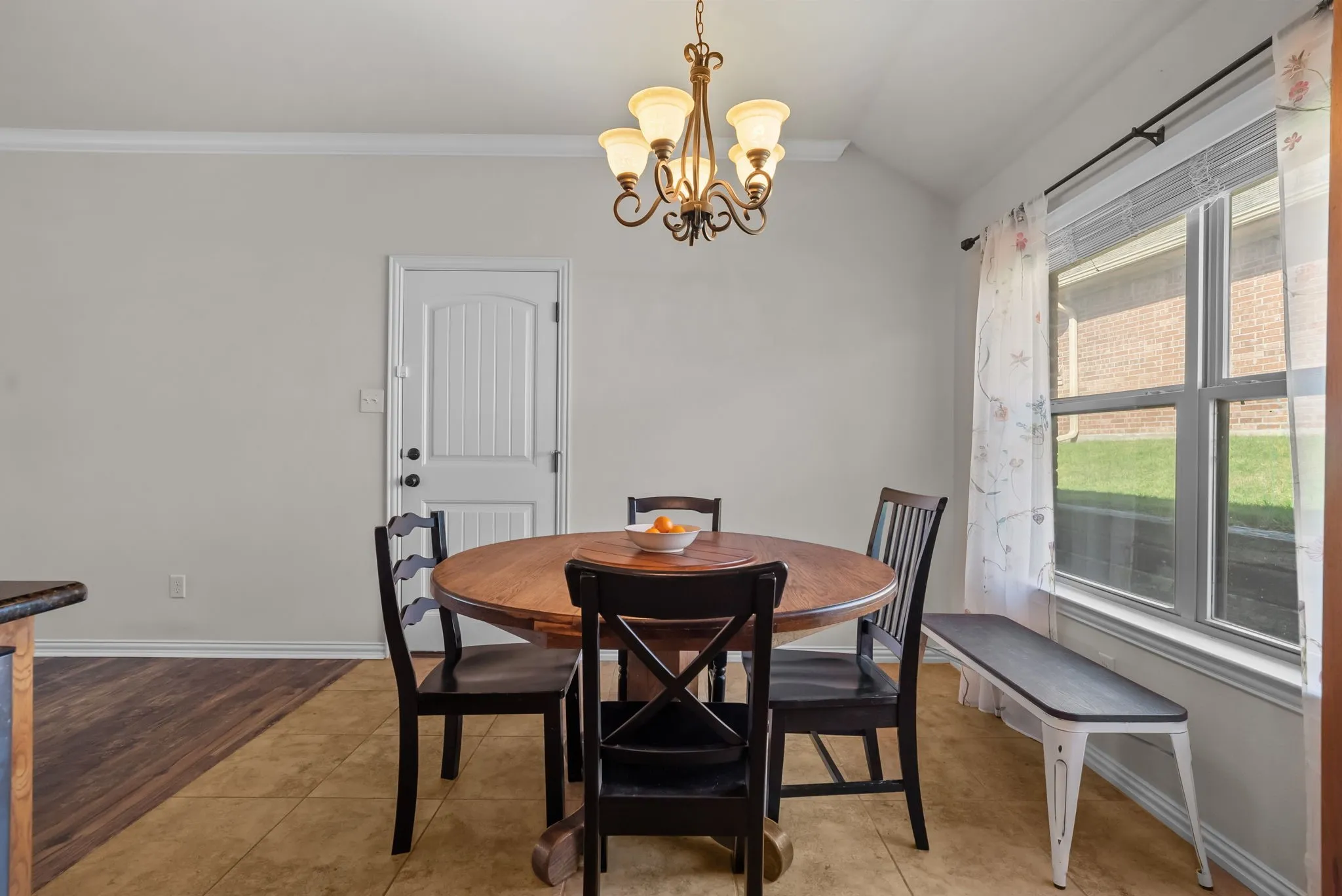 Single Family Residence For Sale in Parker County , 1261 Newcastle Drive, Weatherford, Texas 76086, 3 Bedroom, 2 Bathroom, 2 Garage spaces, 1,403 Sqft, built in 2015, mls#21339830, Real Estate Agent in Weatherford, Homes For Sale in Parker county, Homes For Sale in Weatherford, Realtor in Weatherford Texas, Real Estate Brokerage Independent Realty Texas, Luminita Cordes Realtor