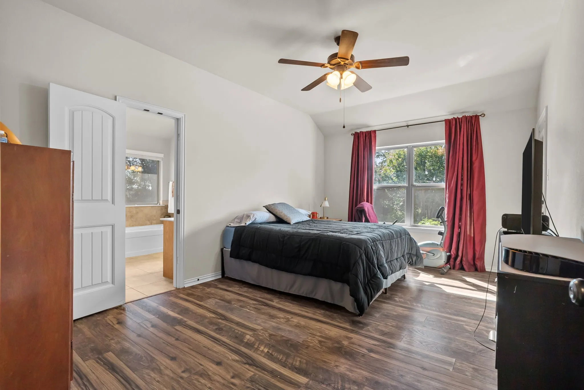Single Family Residence For Sale in Parker County , 1261 Newcastle Drive, Weatherford, Texas 76086, 3 Bedroom, 2 Bathroom, 2 Garage spaces, 1,403 Sqft, built in 2015, mls#21339830, Real Estate Agent in Weatherford, Homes For Sale in Parker county, Homes For Sale in Weatherford, Realtor in Weatherford Texas, Real Estate Brokerage Independent Realty Texas, Luminita Cordes Realtor