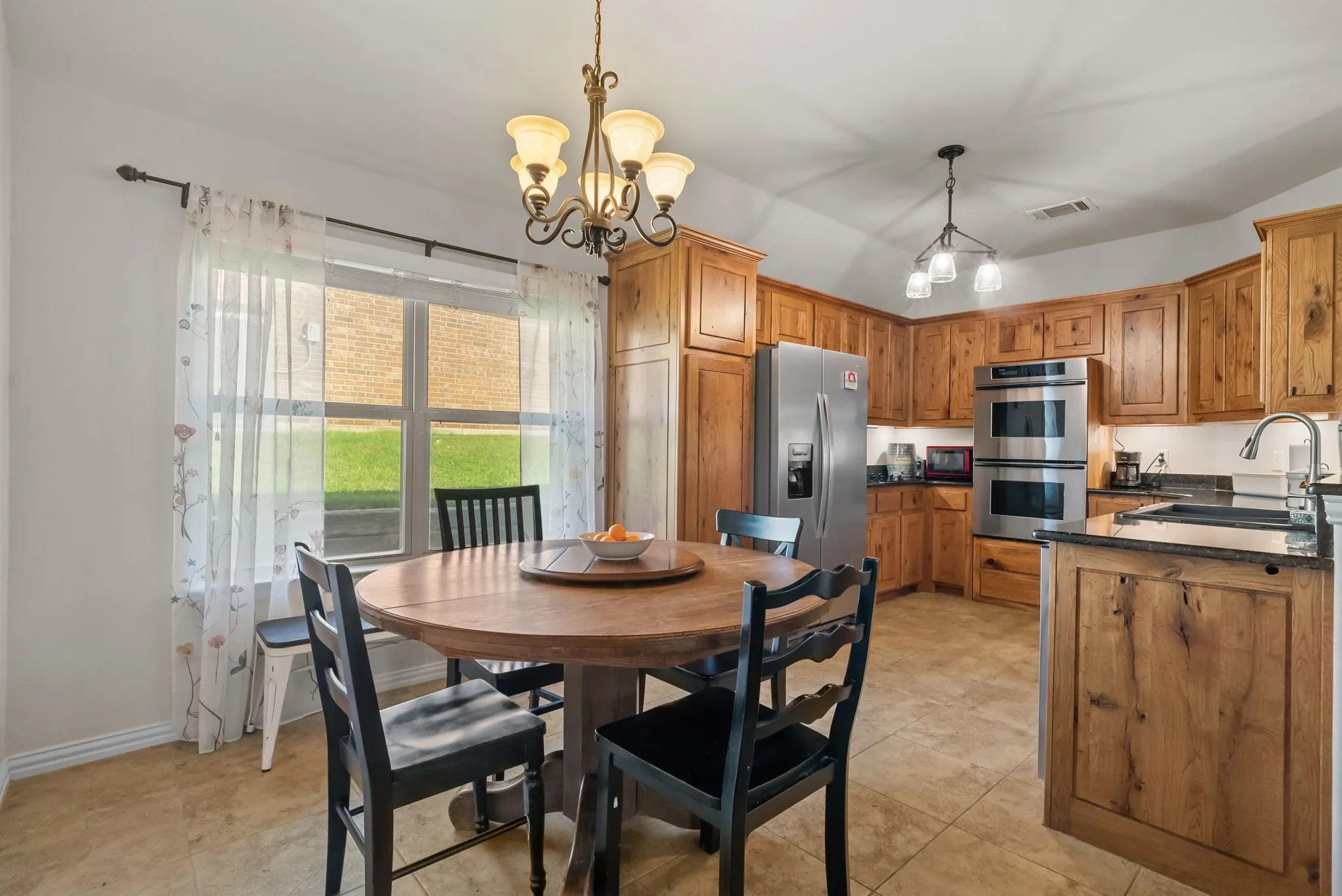 Single Family Residence For Sale in Parker County , 1261 Newcastle Drive, Weatherford, Texas 76086, 3 Bedroom, 2 Bathroom, 2 Garage spaces, 1,403 Sqft, built in 2015, mls#21339830, Real Estate Agent in Weatherford, Homes For Sale in Parker county, Homes For Sale in Weatherford, Realtor in Weatherford Texas, Real Estate Brokerage Independent Realty Texas, Luminita Cordes Realtor