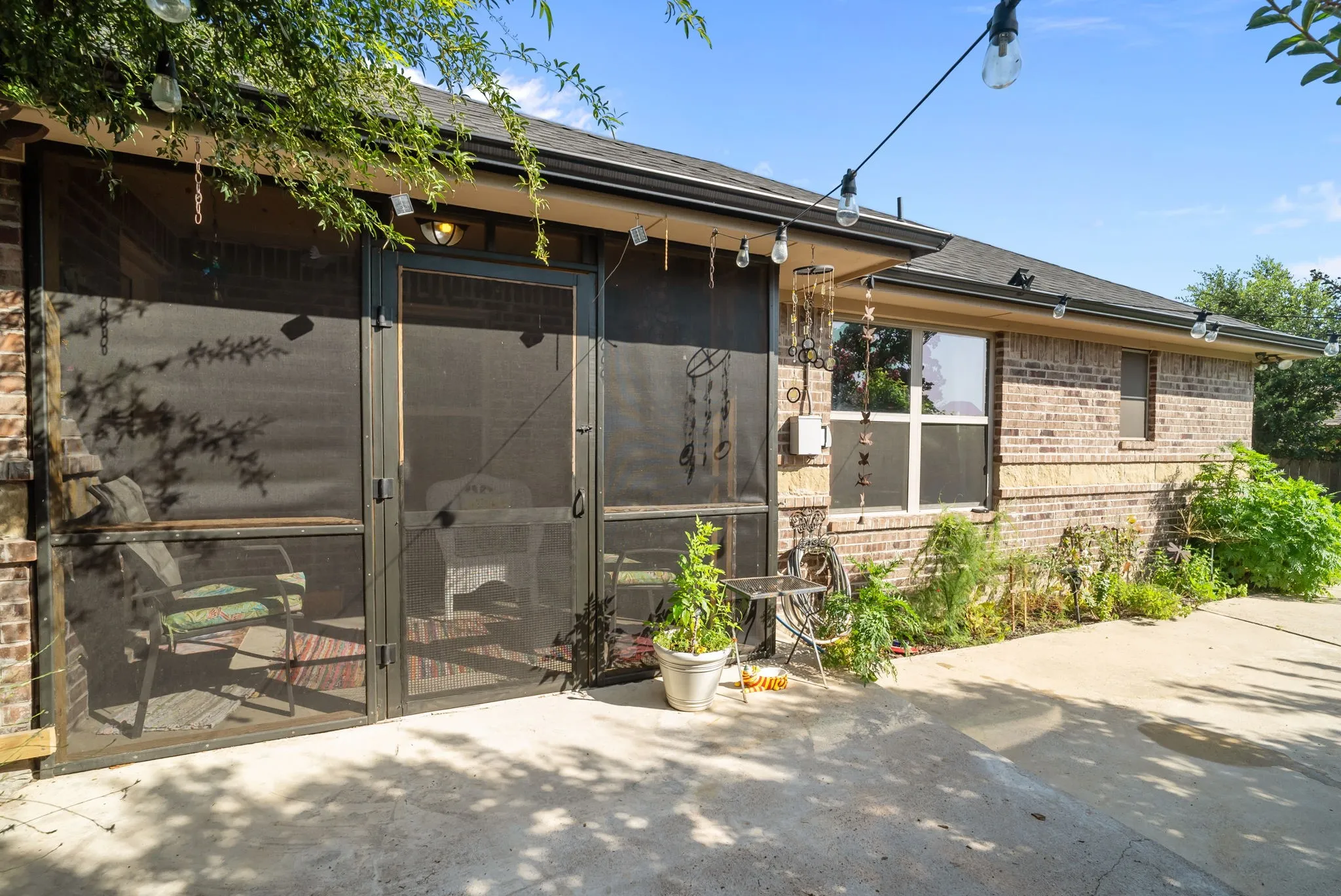 Single Family Residence For Sale in Parker County , 1261 Newcastle Drive, Weatherford, Texas 76086, 3 Bedroom, 2 Bathroom, 2 Garage spaces, 1,403 Sqft, built in 2015, mls#21339830, Real Estate Agent in Weatherford, Homes For Sale in Parker county, Homes For Sale in Weatherford, Realtor in Weatherford Texas, Real Estate Brokerage Independent Realty Texas, Luminita Cordes Realtor