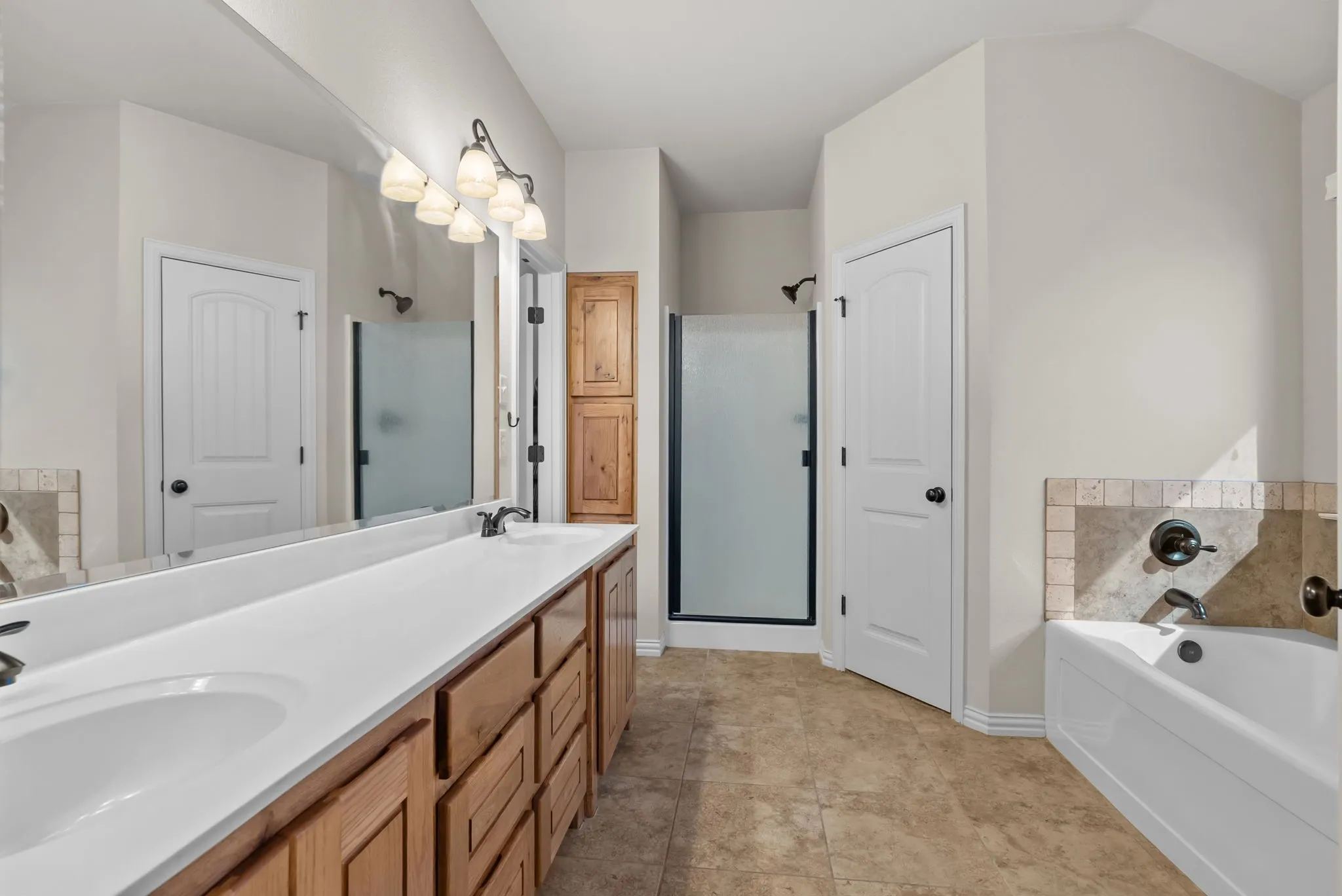 Single Family Residence For Sale in Parker County , 1261 Newcastle Drive, Weatherford, Texas 76086, 3 Bedroom, 2 Bathroom, 2 Garage spaces, 1,403 Sqft, built in 2015, mls#21339830, Real Estate Agent in Weatherford, Homes For Sale in Parker county, Homes For Sale in Weatherford, Realtor in Weatherford Texas, Real Estate Brokerage Independent Realty Texas, Luminita Cordes Realtor