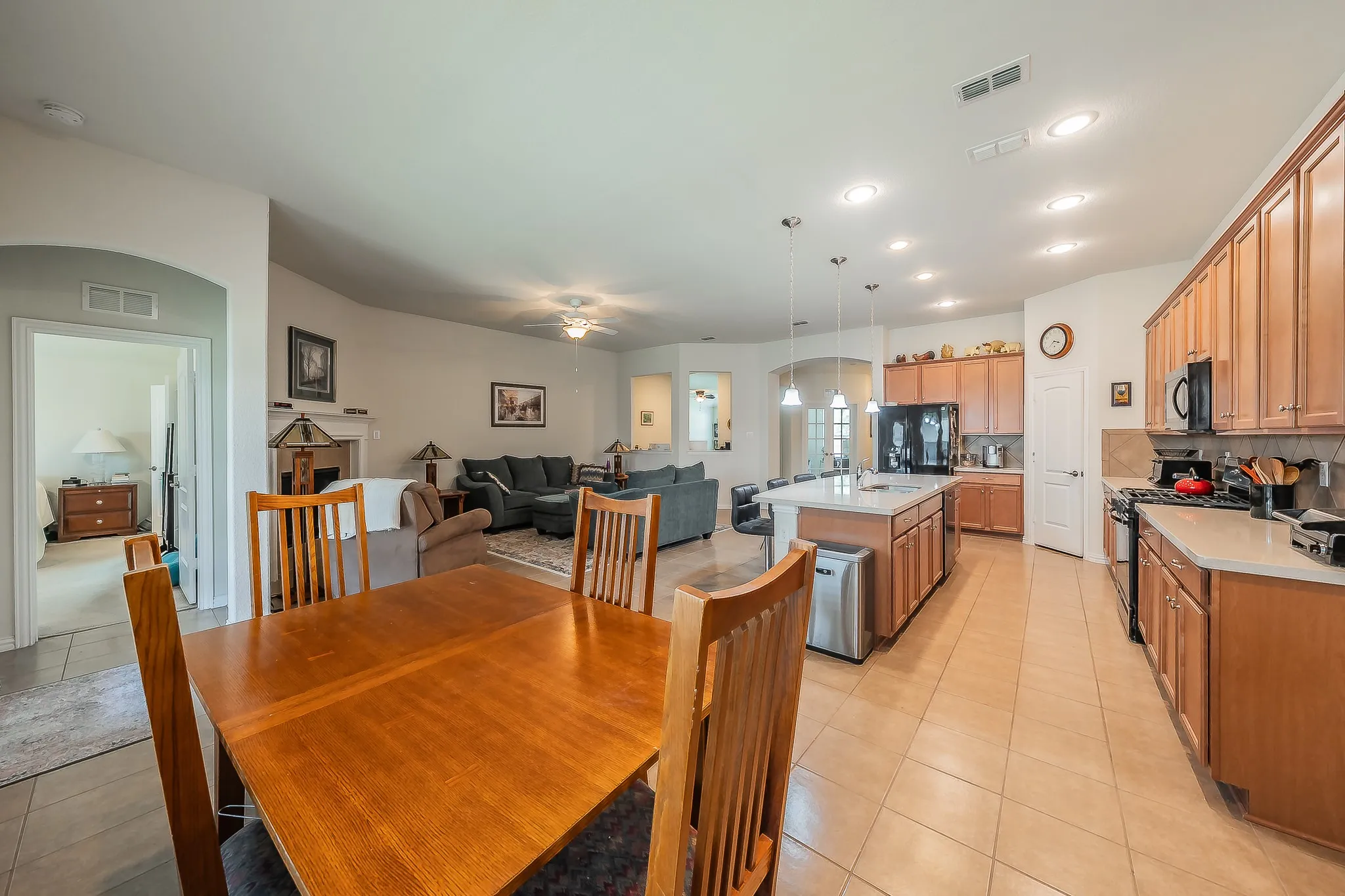 Single Family Residence For Sale in Tarrant County , 1908 Brahorn Lane, Fort Worth, Texas 76131, 3 Bedroom, 2 Bathroom, 2 Garage spaces, 2,462 Sqft, built in 2016, mls#21339810, Real Estate Agent in Fort Worth, Homes For Sale in Tarrant county, Homes For Sale in Fort Worth, Realtor in Fort Worth Texas, Real Estate Brokerage Independent Realty Texas, Luminita Cordes Realtor