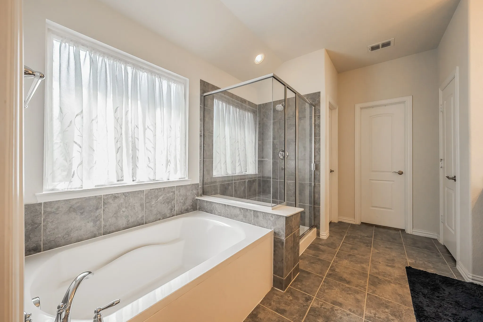 Single Family Residence For Sale in Tarrant County , 1908 Brahorn Lane, Fort Worth, Texas 76131, 3 Bedroom, 2 Bathroom, 2 Garage spaces, 2,462 Sqft, built in 2016, mls#21339810, Real Estate Agent in Fort Worth, Homes For Sale in Tarrant county, Homes For Sale in Fort Worth, Realtor in Fort Worth Texas, Real Estate Brokerage Independent Realty Texas, Luminita Cordes Realtor