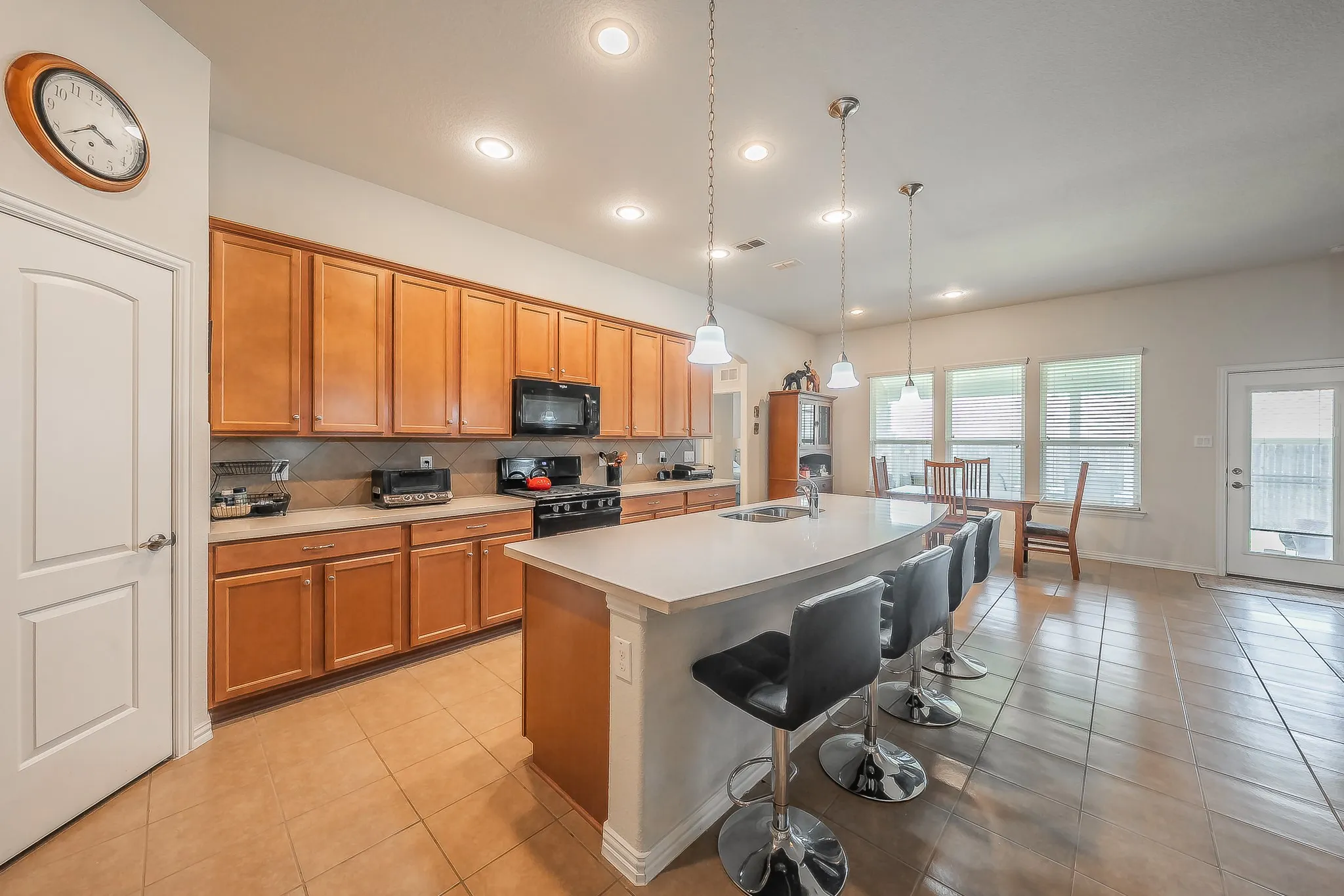 Single Family Residence For Sale in Tarrant County , 1908 Brahorn Lane, Fort Worth, Texas 76131, 3 Bedroom, 2 Bathroom, 2 Garage spaces, 2,462 Sqft, built in 2016, mls#21339810, Real Estate Agent in Fort Worth, Homes For Sale in Tarrant county, Homes For Sale in Fort Worth, Realtor in Fort Worth Texas, Real Estate Brokerage Independent Realty Texas, Luminita Cordes Realtor